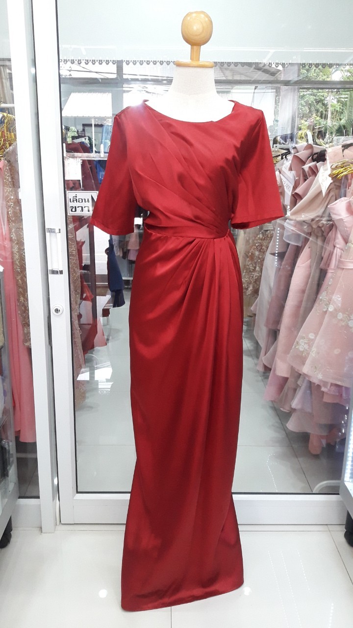 (PRE-LOVED) ยาวแดงแขนสั้น (2XL)