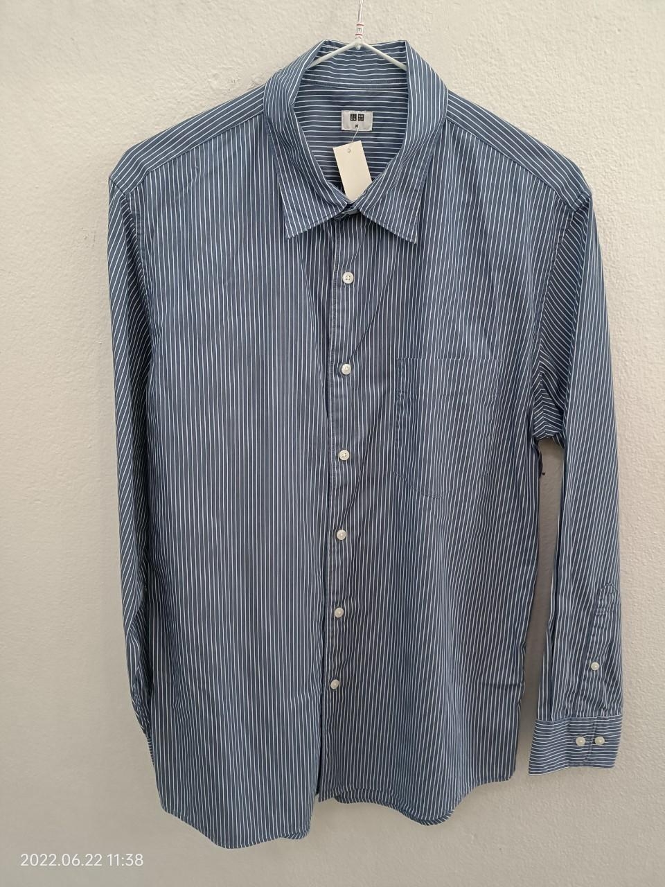 เสื้อเชิ้ตสีน้ำเงิน brand ลายทางลงขาว (M)