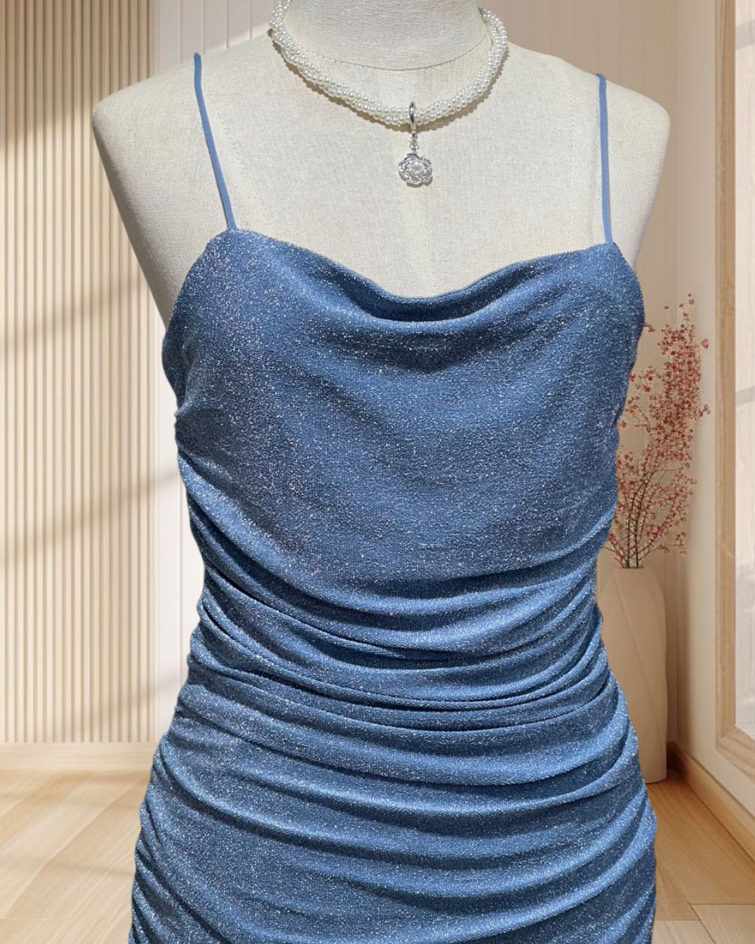 (PRE-LOVED) ราตรีสั้นสีฟ้า กลิตเตอร์ สายเดี่ยว จีบข้าง ไซส์ S