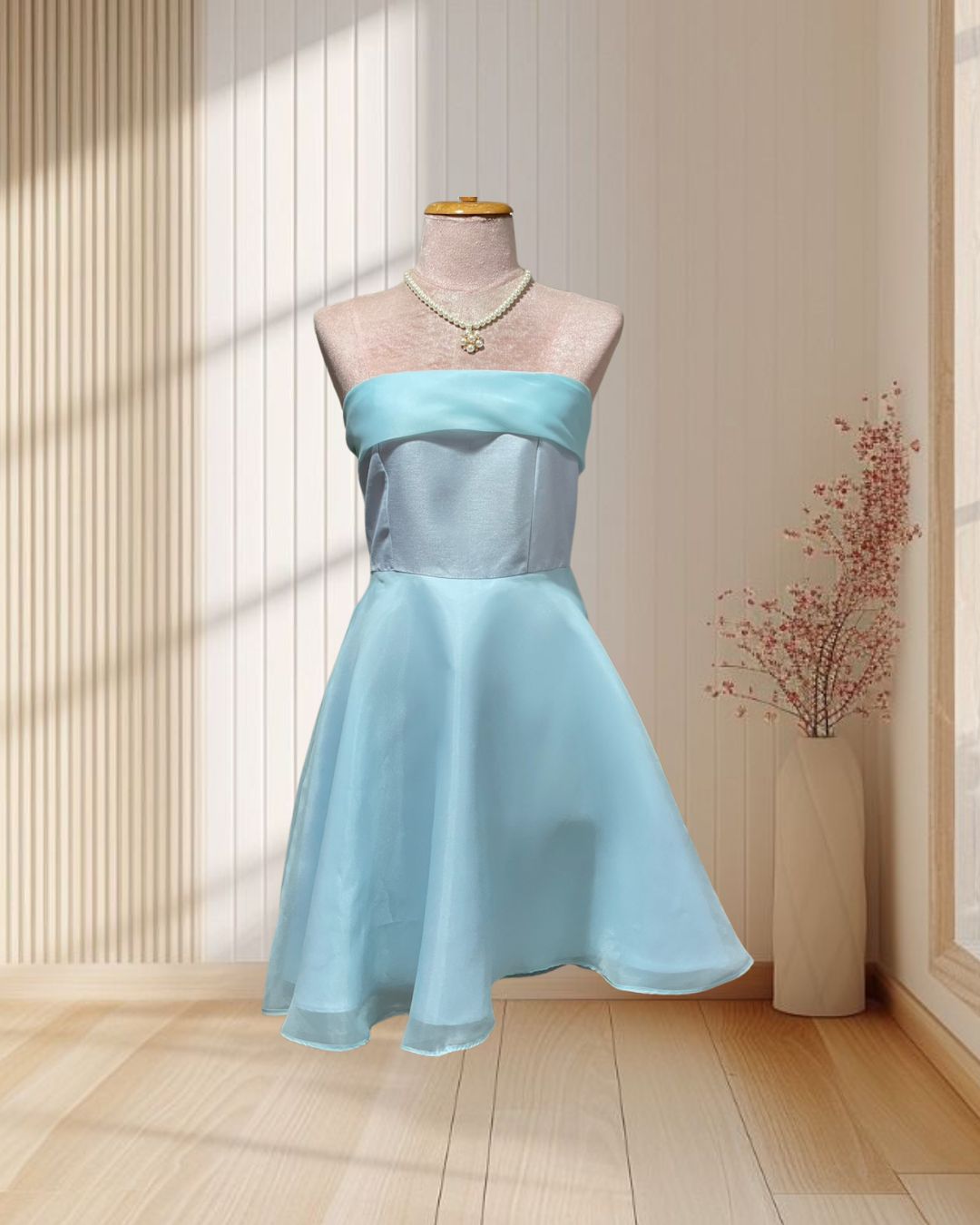 (PRE-LOVED) ราตรีสั้นสีฟ้า ปาดไหลผูกโบว์ด้านหลัง กระโปรงผ้าแก้ว ไซส์ S