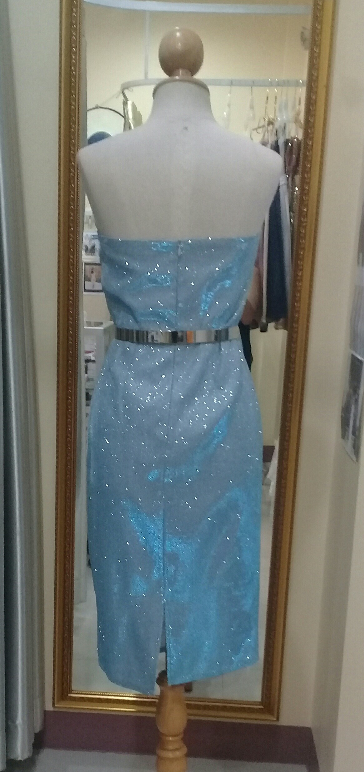 (PRE-LOVED) ชุดราตรีสั้นเกาะอกผ้าgliterสีฟ้า (S)