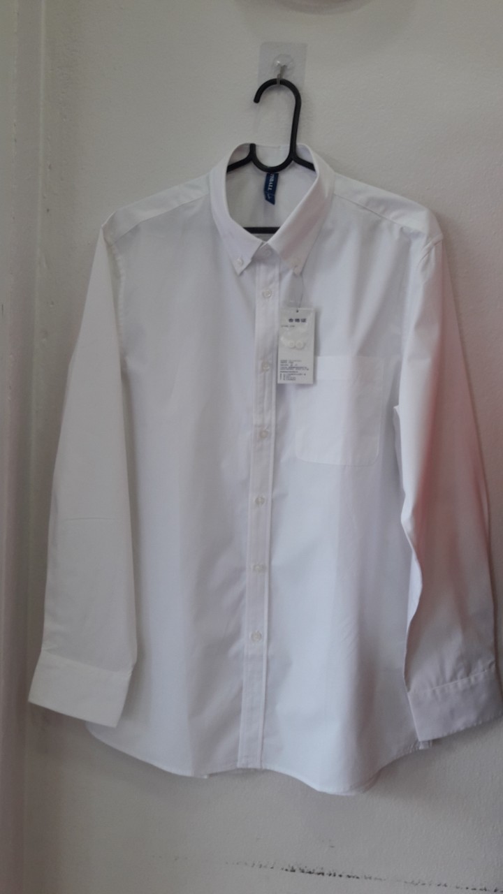 เสื้อเชิ๊ตสีขาว (L)