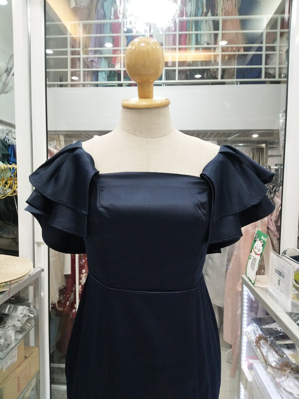 (PRE-LOVED) ราตรียาวสีกรมปาดไหล่ระบายแขน(S)