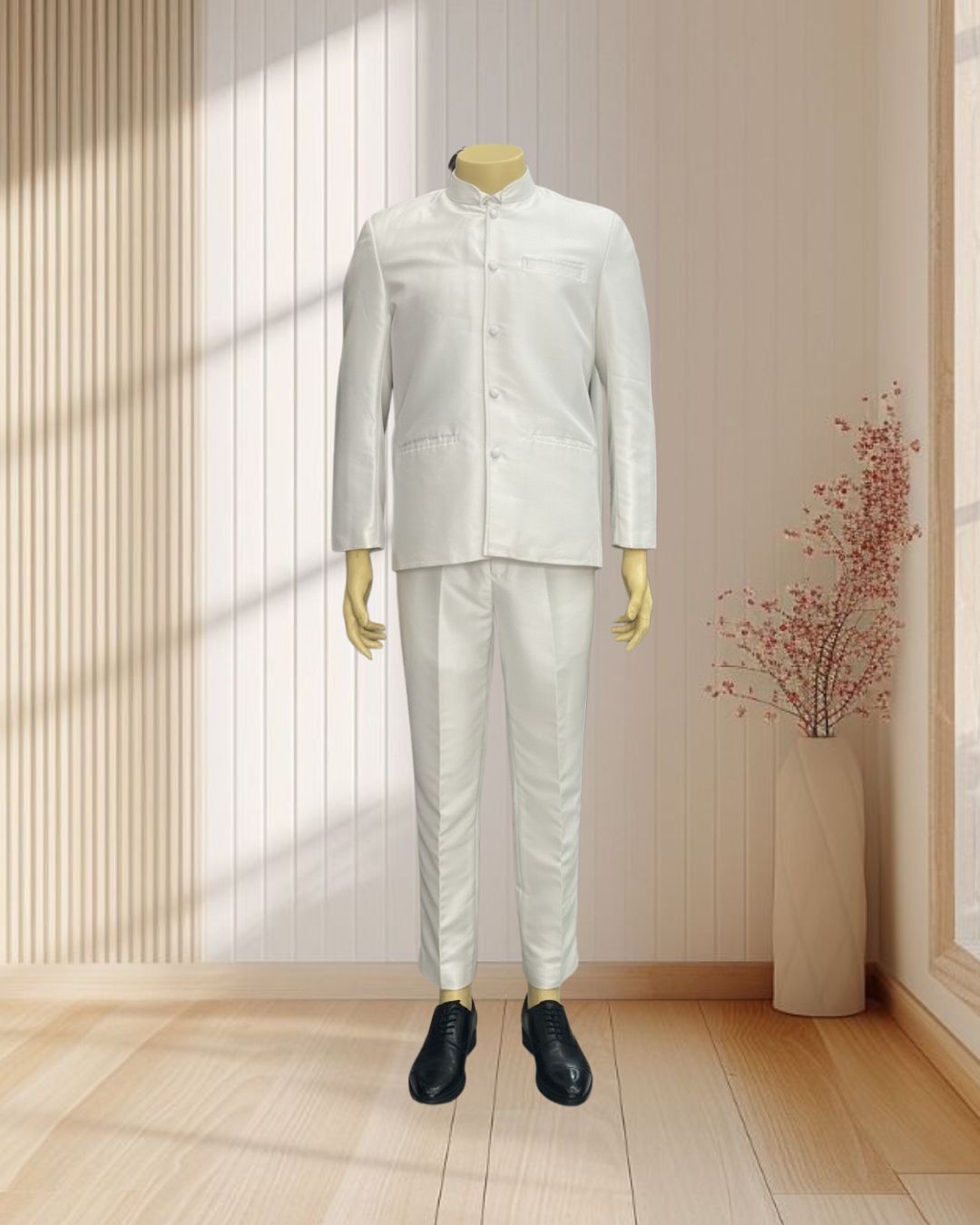 สูทผู้ชายสีขาว คอจีน ผ้าไหมเทียม และกางเกง ไวส์ M