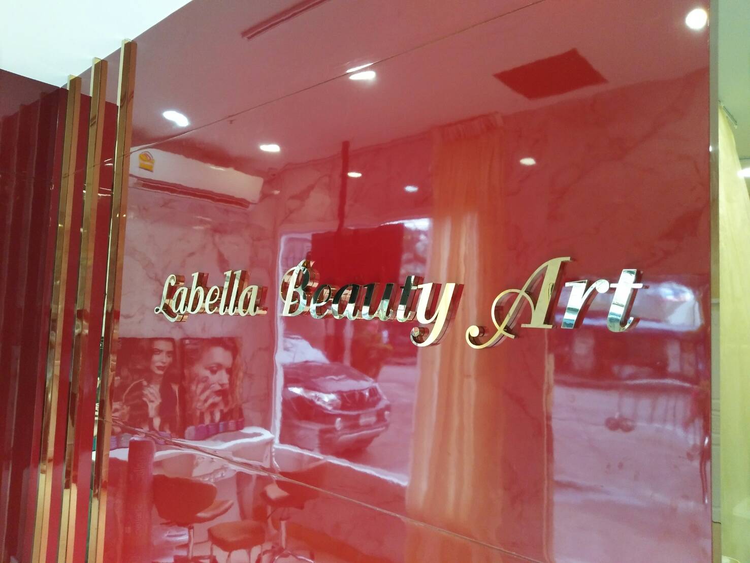อักษรสแตนเลสหน้าทอง #LabellaBeautyArt ติดตั้งสุขุมวิท22
