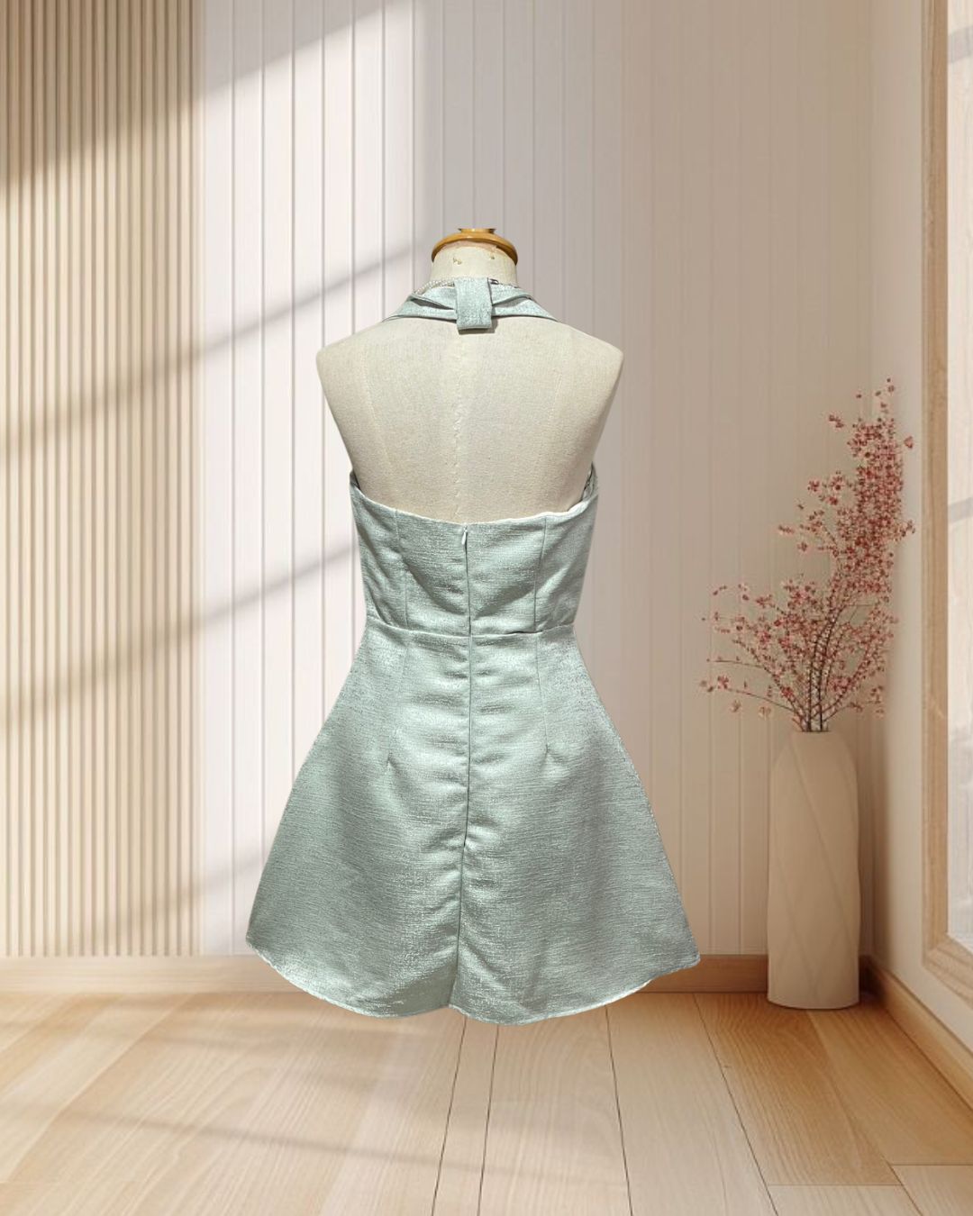 (PRE-LOVED) เดรสสั้นสีเขียวหยก งานคล้องคอ ผ้าเงา ไซส์ S