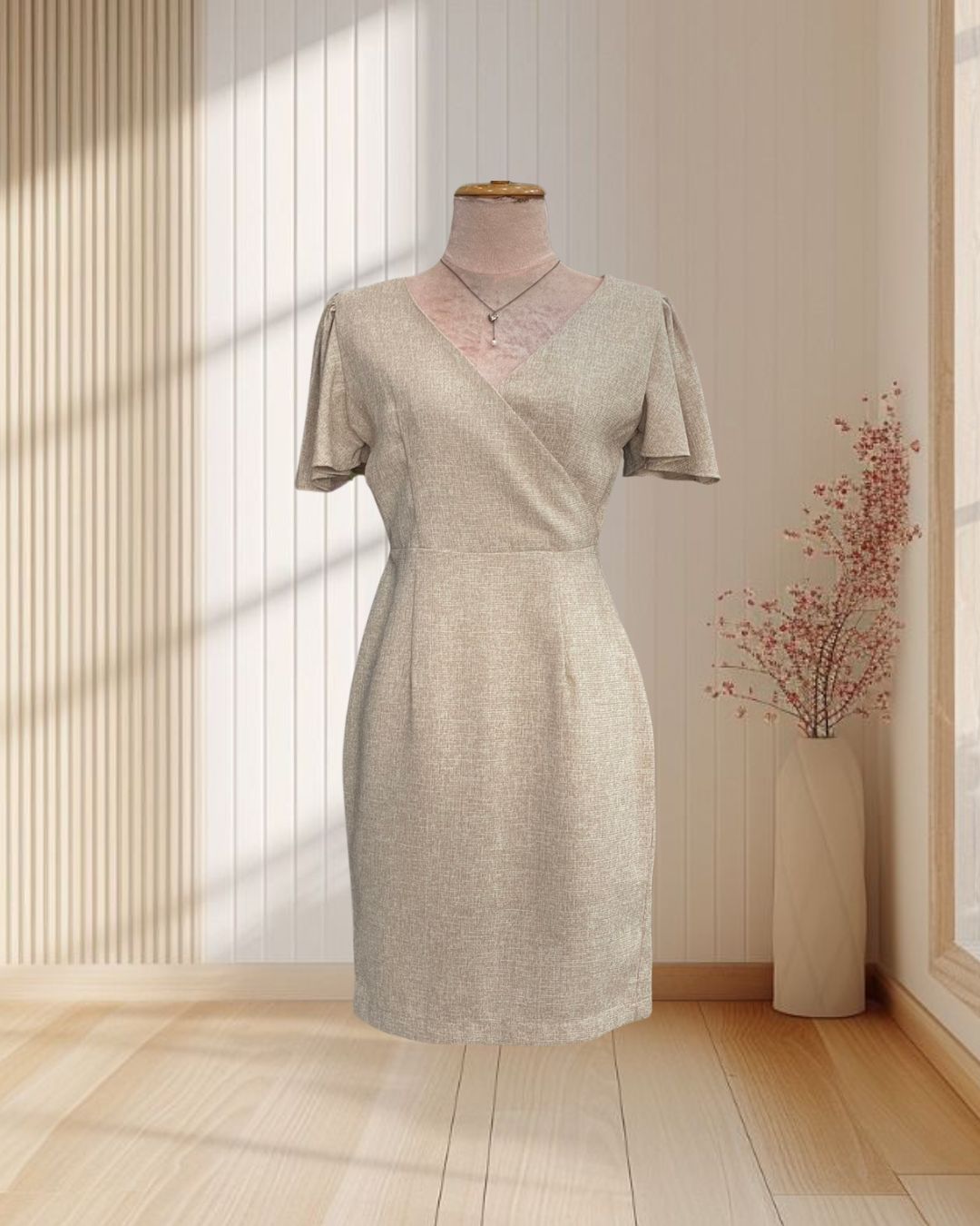 (PRE-LOVED) ชุดราตรีสั้นสีน้ำตาลอ่อน ผ้าทวิต กระโปรงทรงสอบ ไซส์ L