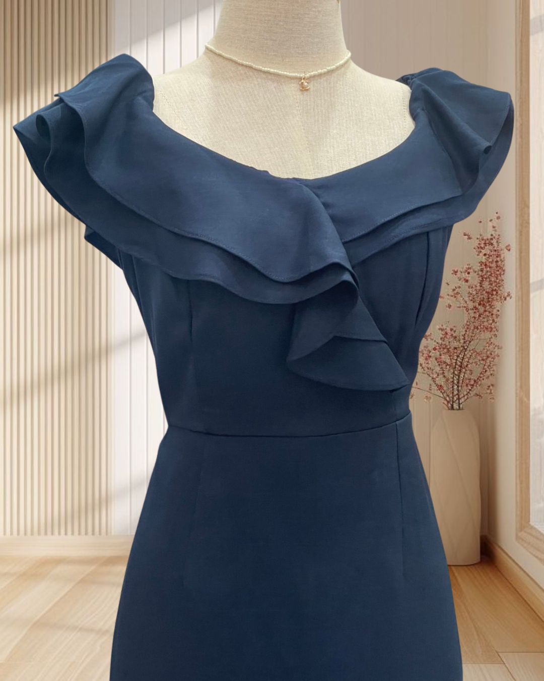 (PRE-LOVED) ราตรีสั้นสีกรม ปาดไหล่ ระบาย 2 ชั้น ผ้าฮานาโกะ ไซส์ XL