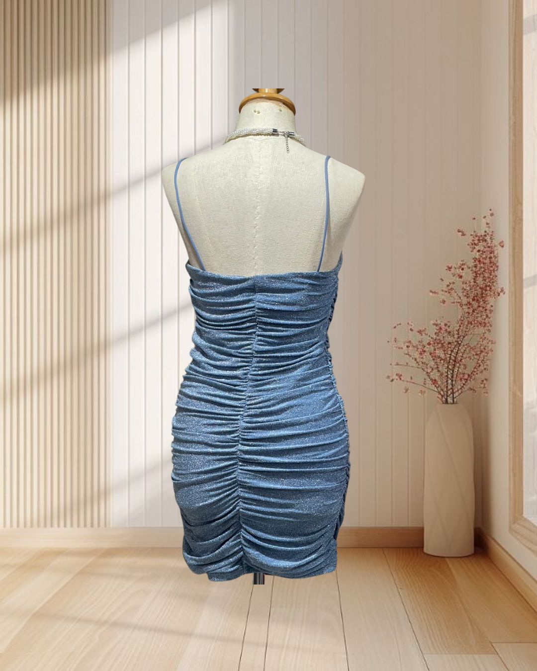 (PRE-LOVED) ราตรีสั้นสีฟ้า กลิตเตอร์ สายเดี่ยว จีบข้าง ไซส์ S