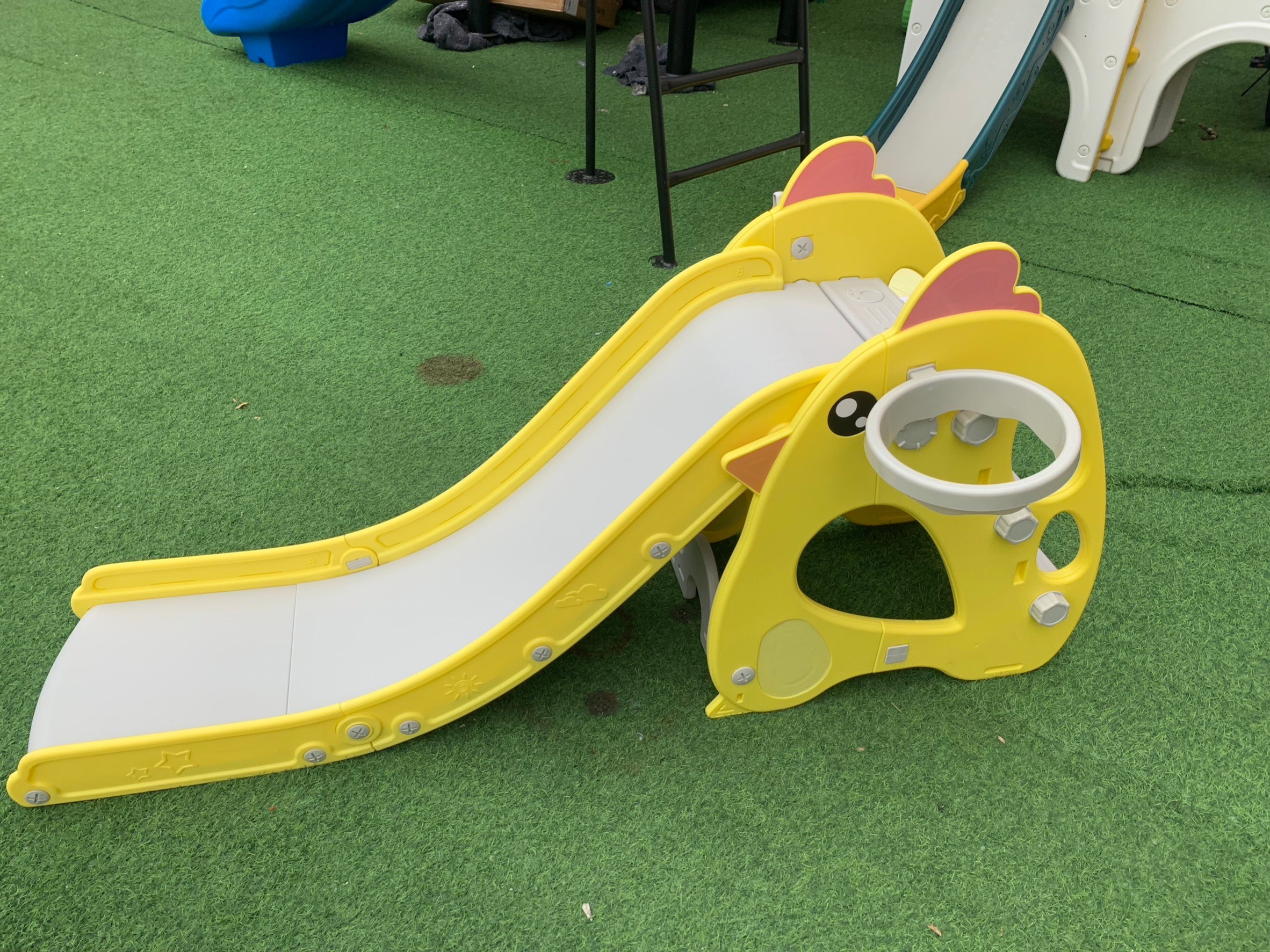 กระดานลื่นลูกเจี๊ยบ สีเหลือง