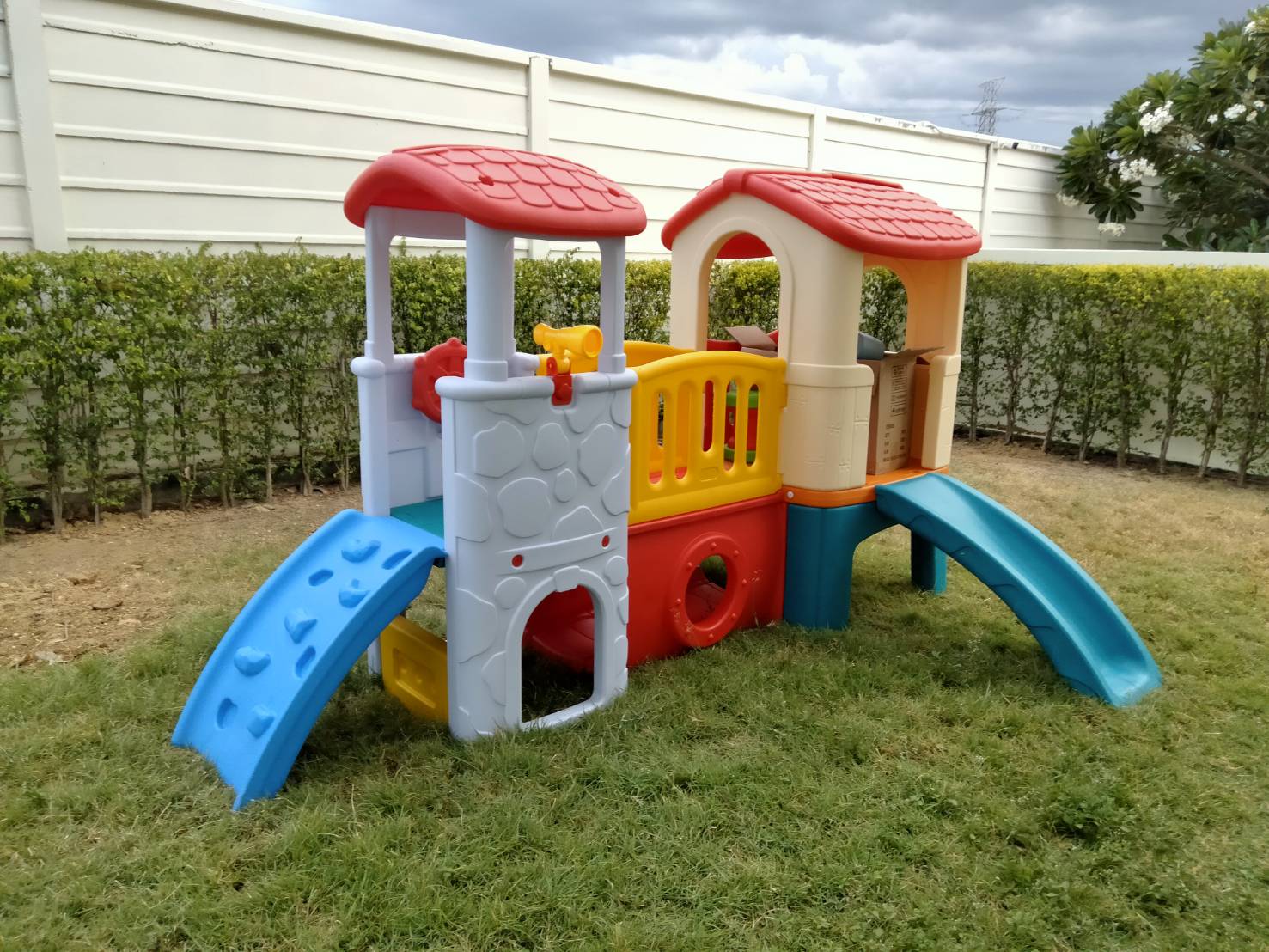 บ้านเด็กเล่น บ้านน้อยสองชั้น สีขาว-แดง