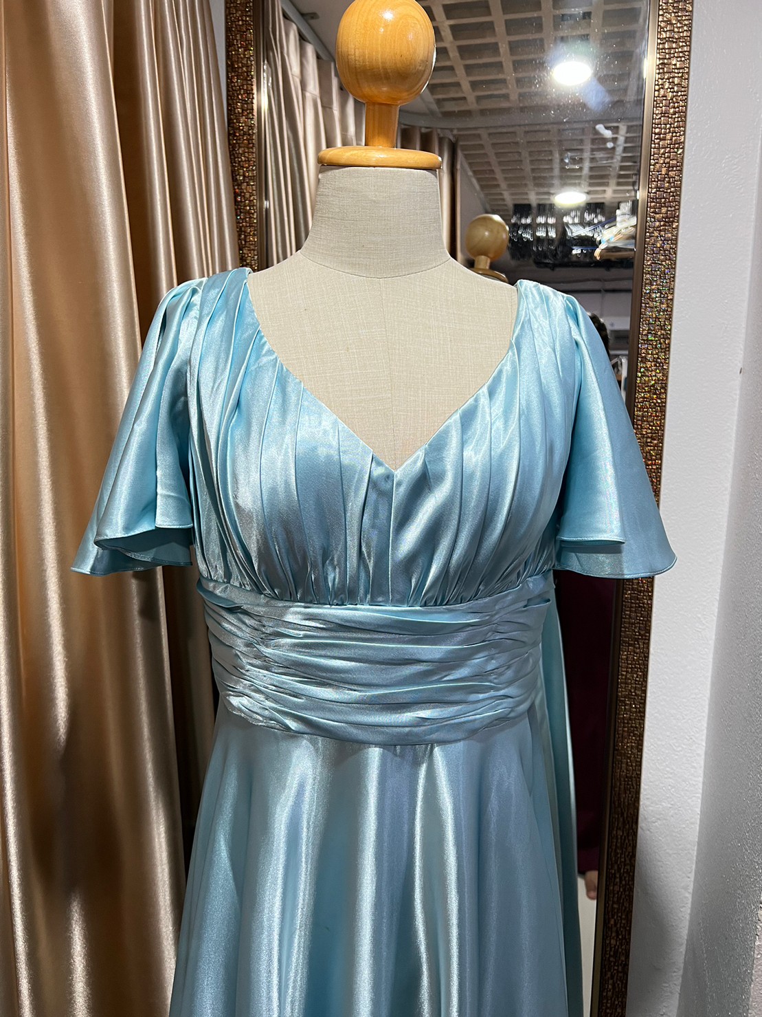 (PRE-LOVED) ราตรียาวผ้าซาติน อกจีบ มีแขน 3XL