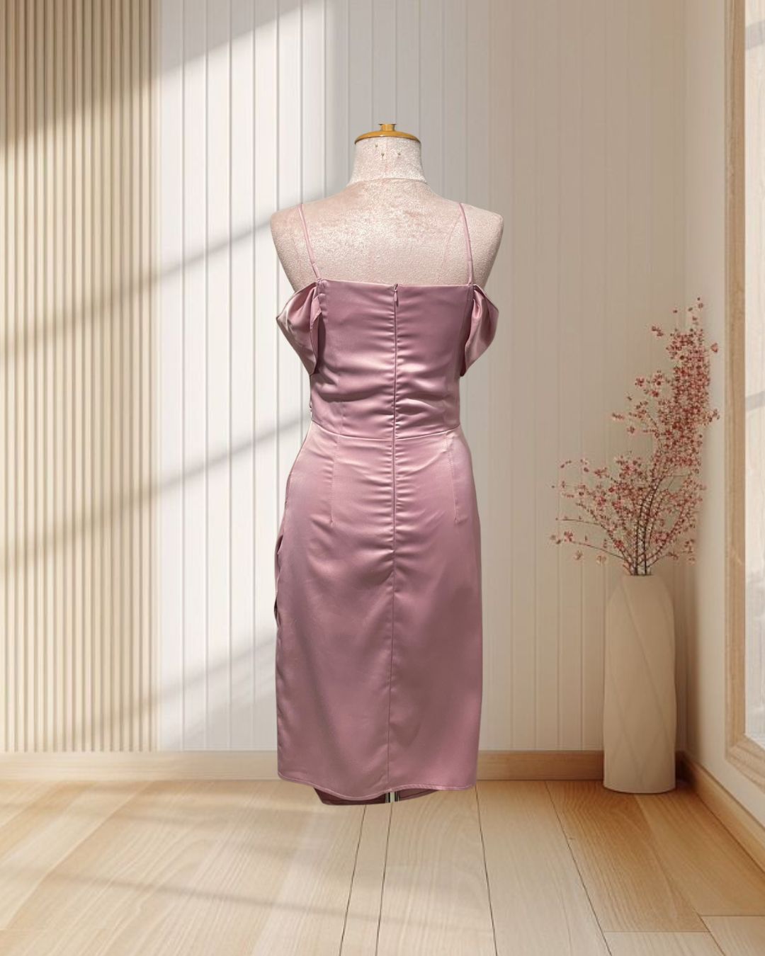 (PRE-LOVED) ราตรีสั้นสีชมพูสายเดี่ยวระบายปกป้ายผ้าเครปซาติน S