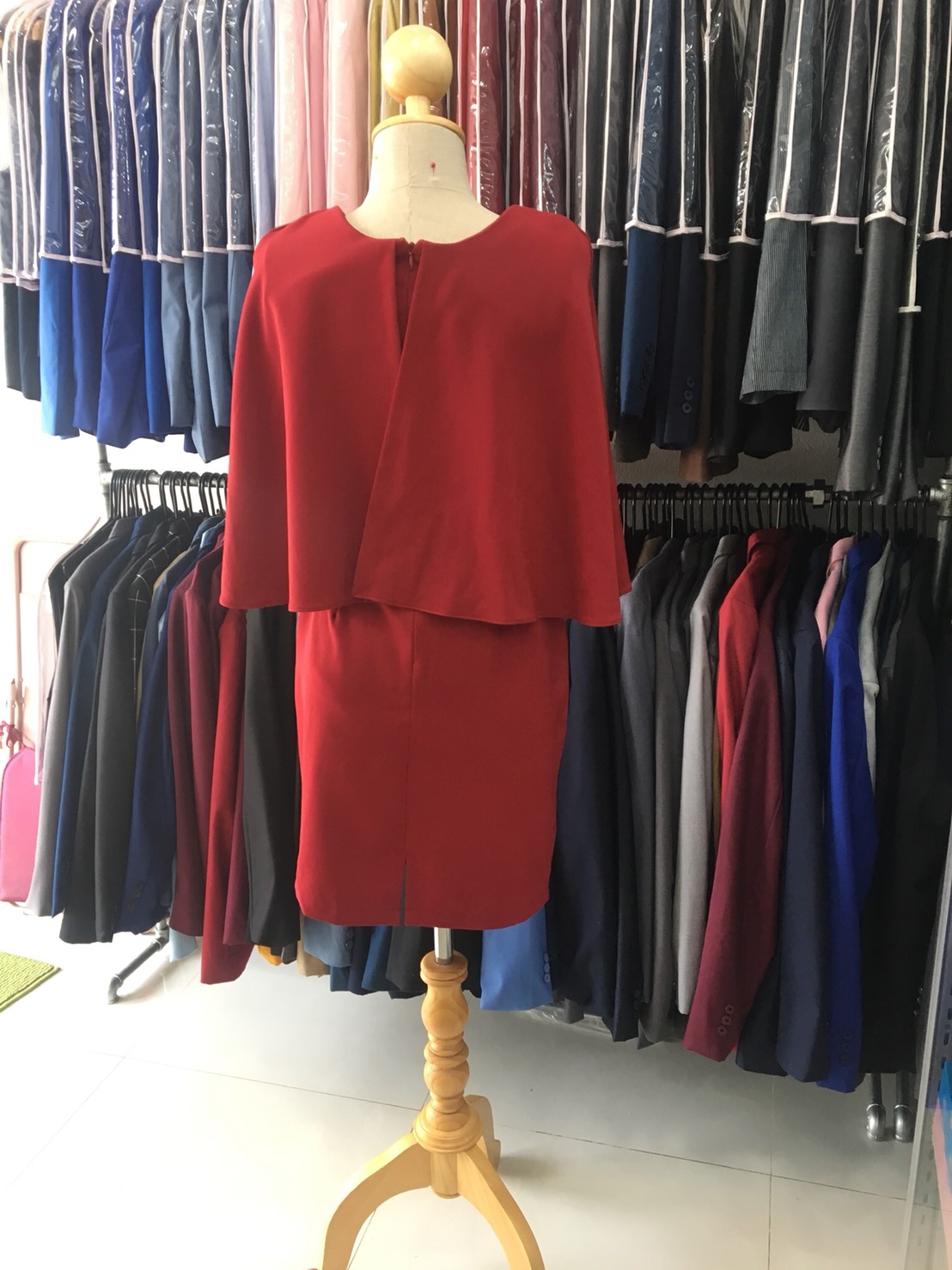 (PRE-LOVED) ราตรีสั้นสีแดงปกแขน(S)