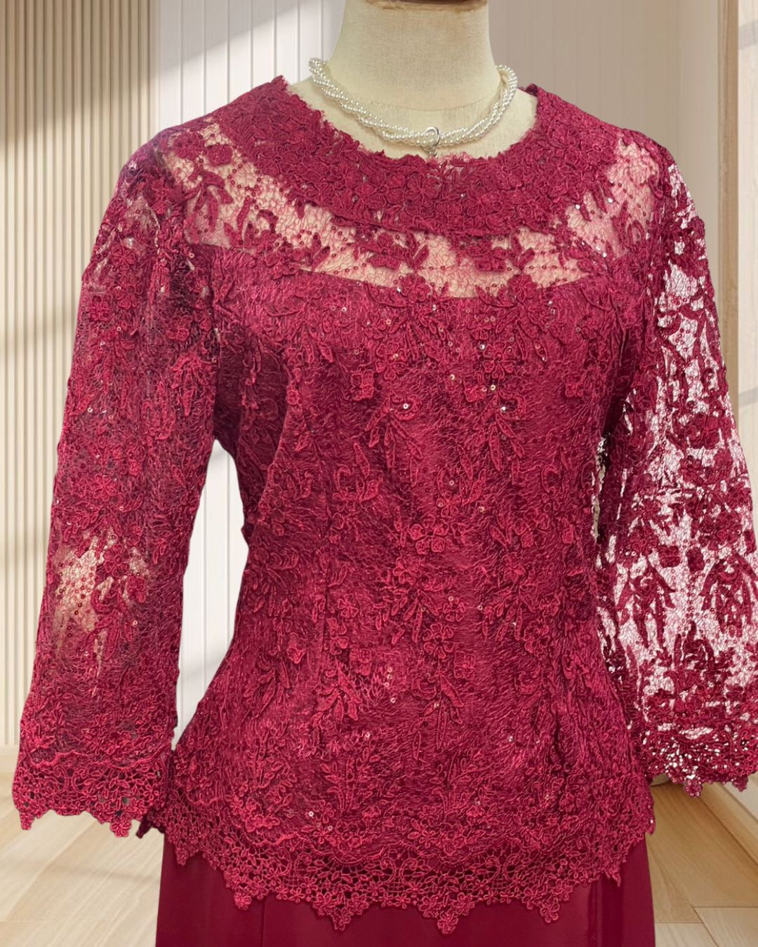 (PRE-LOVED) ชุดคุณแม่สีแดงเสื้อลูกไม้+กระโปรงผ้าเครป ไซส์ M