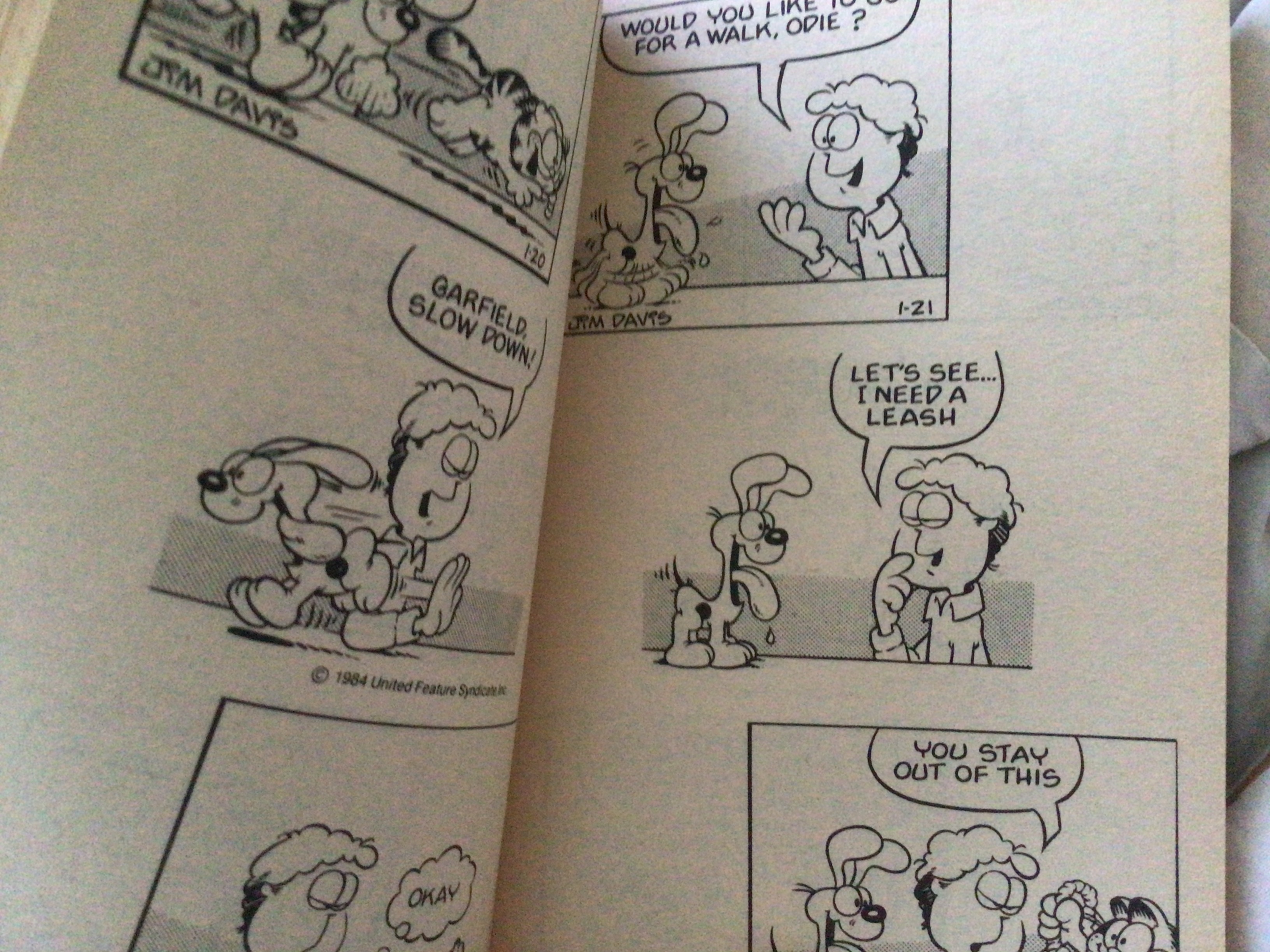 การ์ตูนรวมเล่มขาวดำสามช่องจบ Garfield 2เล่ม ราคา 160