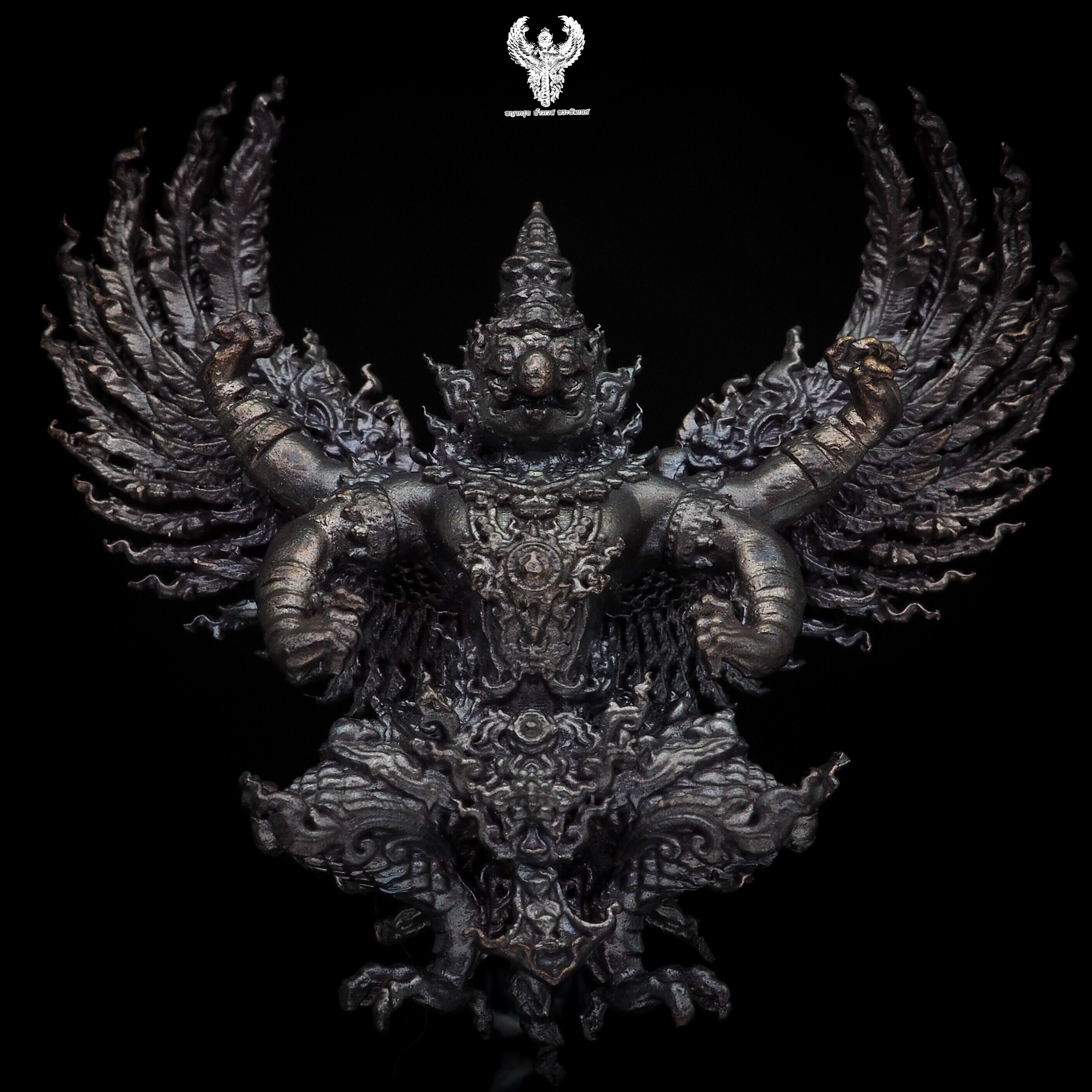 พญาครุฑ รุ่น.ดวงตรามหาเดช หลวงปู่ต๋อง วัดวิมุตติธรรม จ.นครราชสีมา เนื้อนวะโลหะยิงทราย องค์นี้หมายเลข18