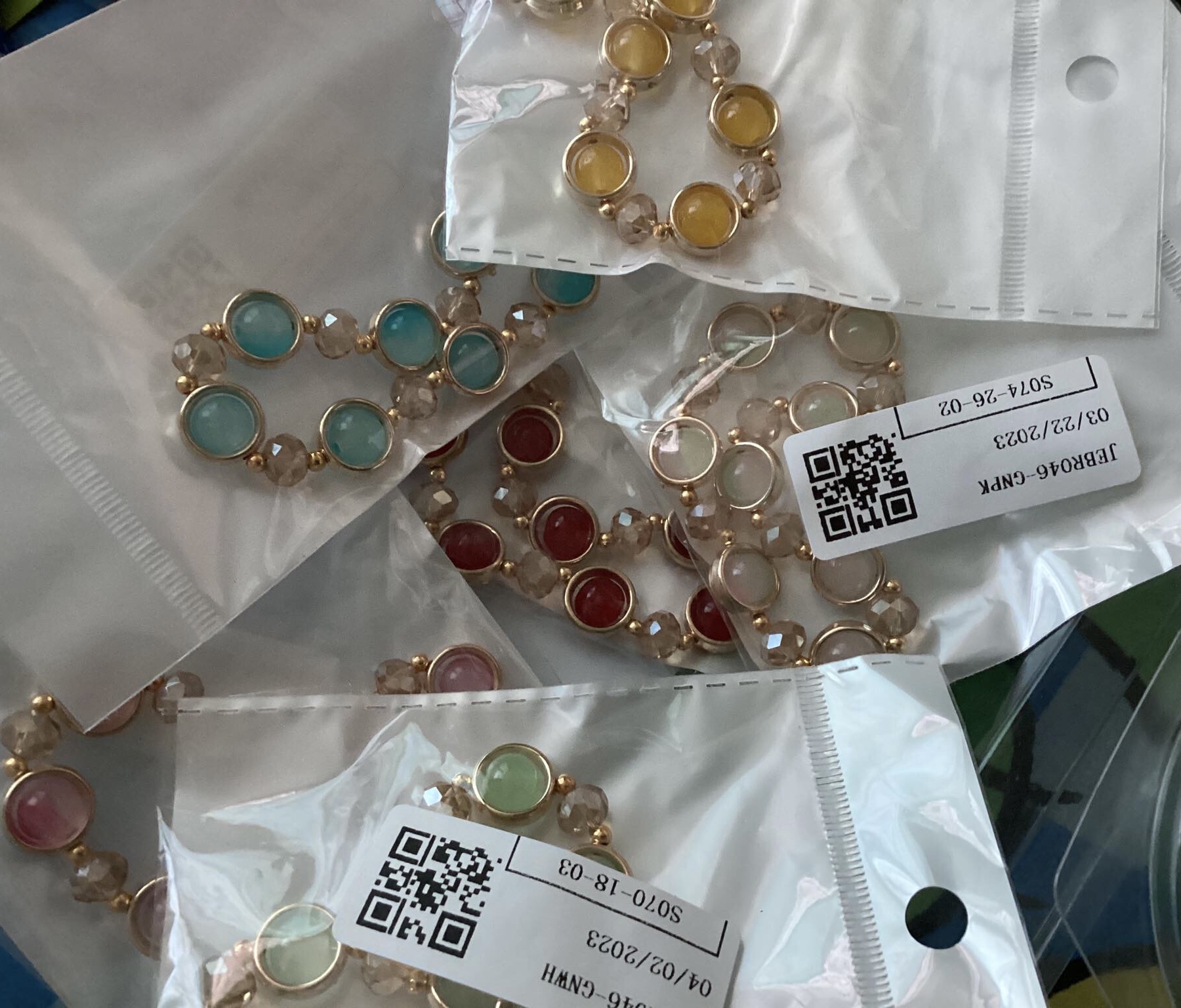 (ของแถม) สร้อยข้อมือ สุ่มลาย