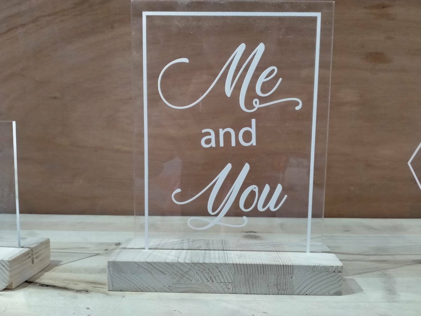 งานป้ายตั๊งโต๊ะ สกีนบนแผ่นอคริลิค - My and You