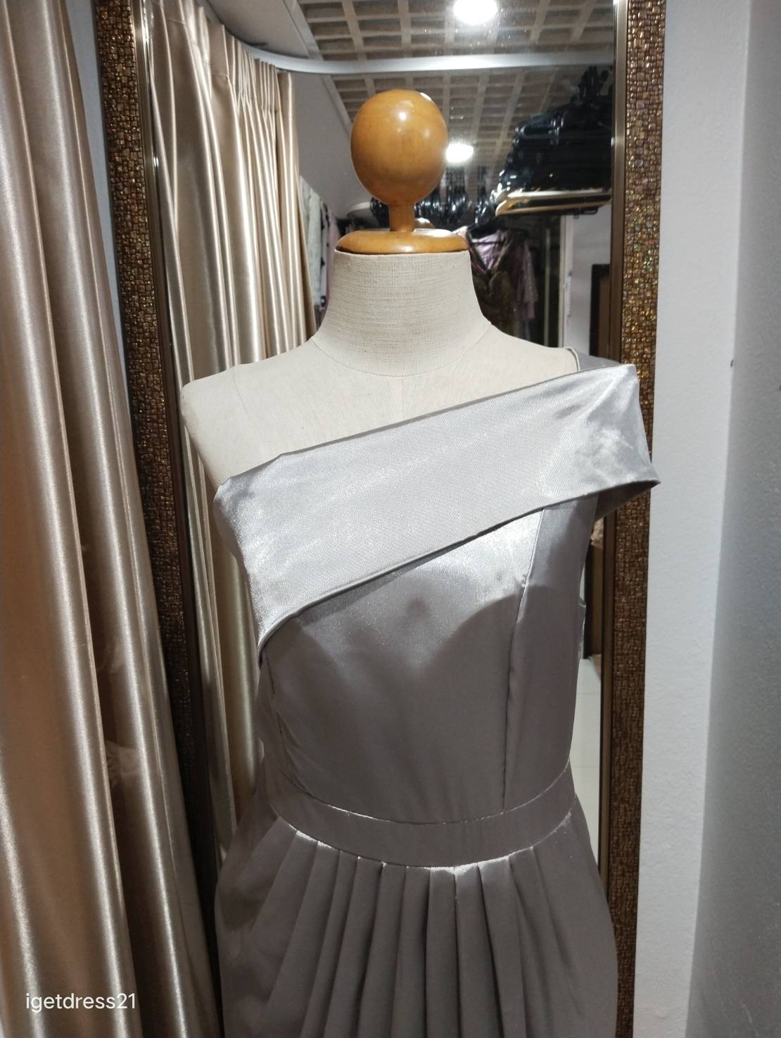 (PRE-LOVED) ราตรียาวสีเทาเปิดบ่าข้างแต่งจีบเอว L