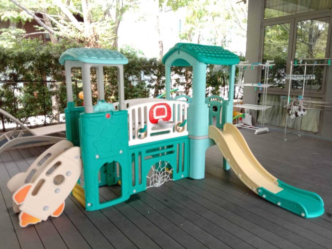 บ้านน้อนสองชั้นบันไดจรวด