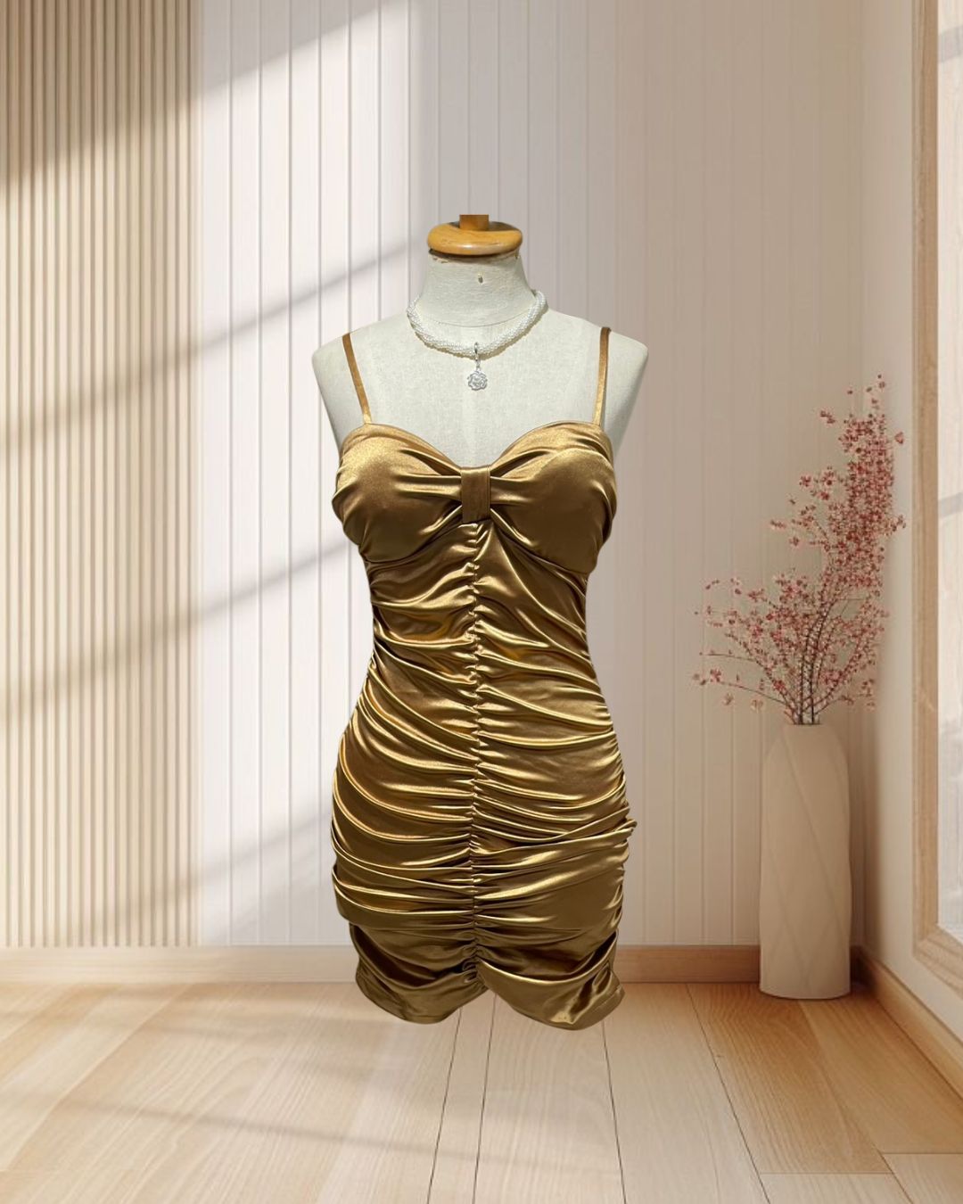 (PRE-LOVED) ราตรีสั้นสีทองสายเดี่ยว ผ้ายืด จีบหน้ายาว ไซส์ S