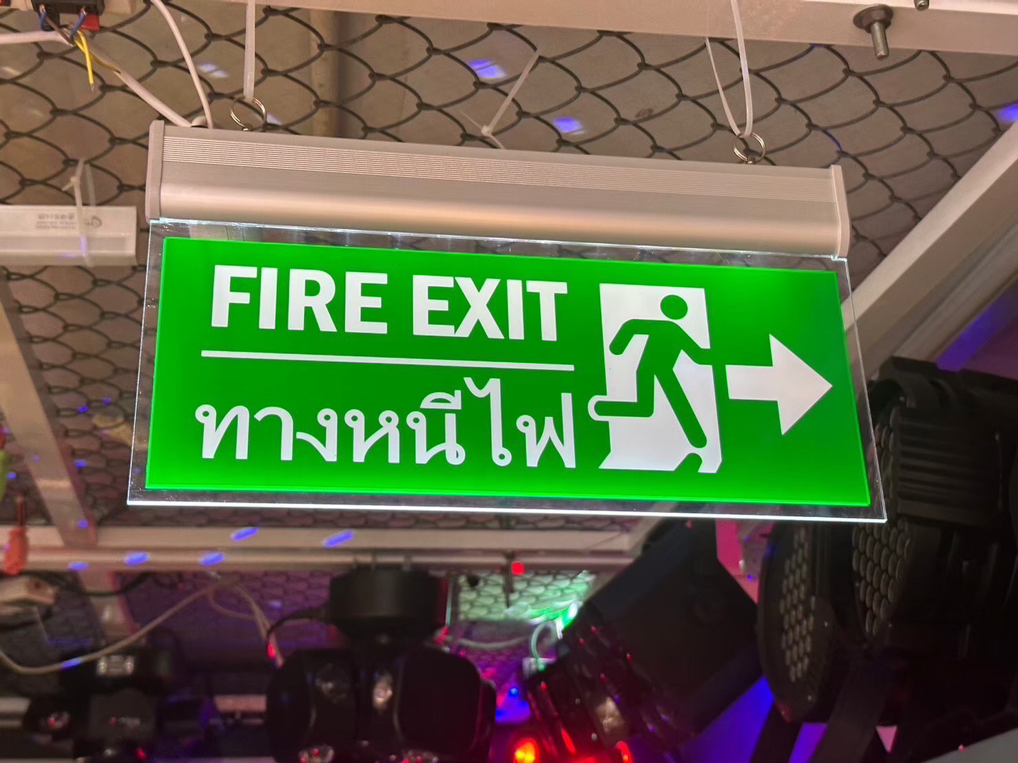 ป้ายหนีไฟ 2 หน้า ป้ายทางออก ป้ายบอกทางหนีไฟ Fire Exit ป้ายไฟทางออกฉุกเฉิน