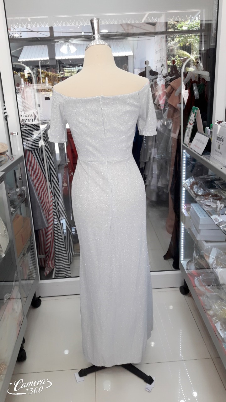 (PRE-LOVED) ราตรียาวสีเงินปาดไหล่กลิตเตอร์อกซีทรู (S = อก32 เอว26สะโพก36) มือ2