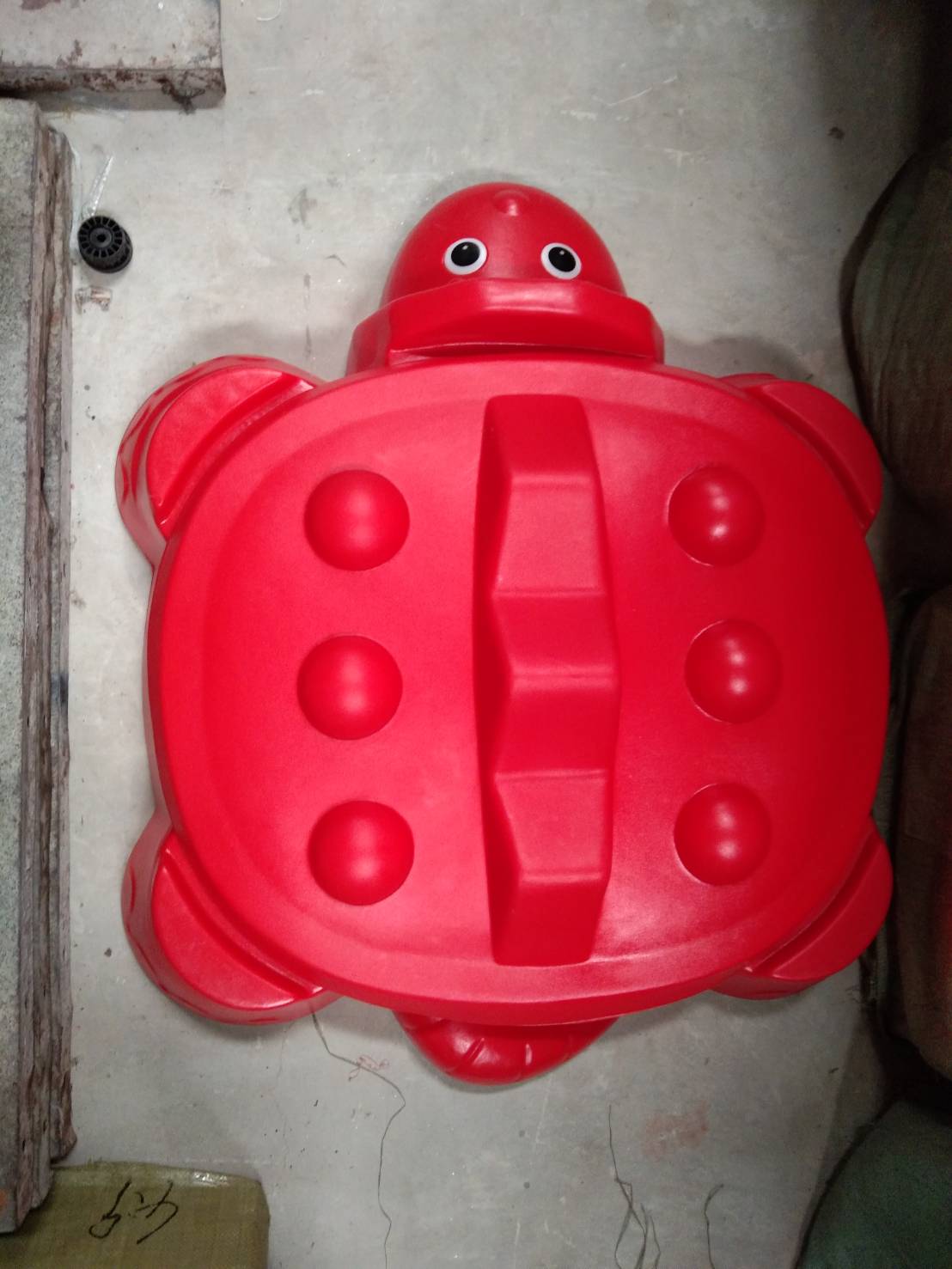 กระบะทรายไดโนเสาร์มีฝาปิด