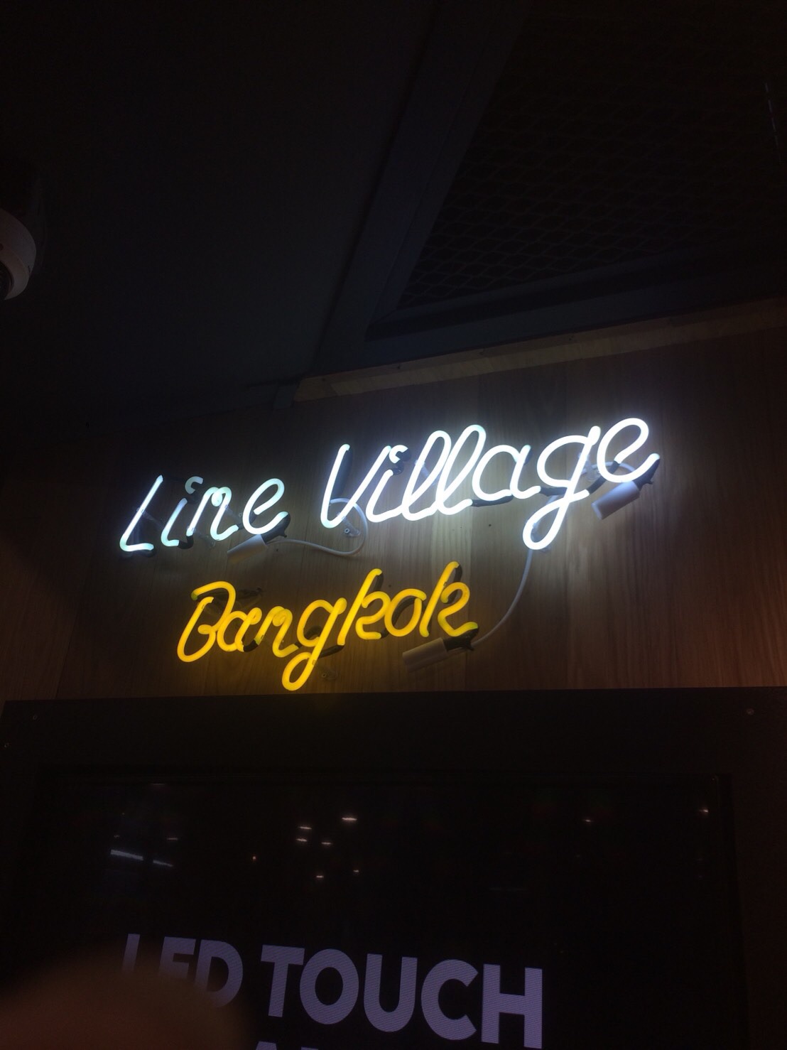 ไฟนีออนดัด Shop line Thailand ติดตั้งป้าย สยามวัน