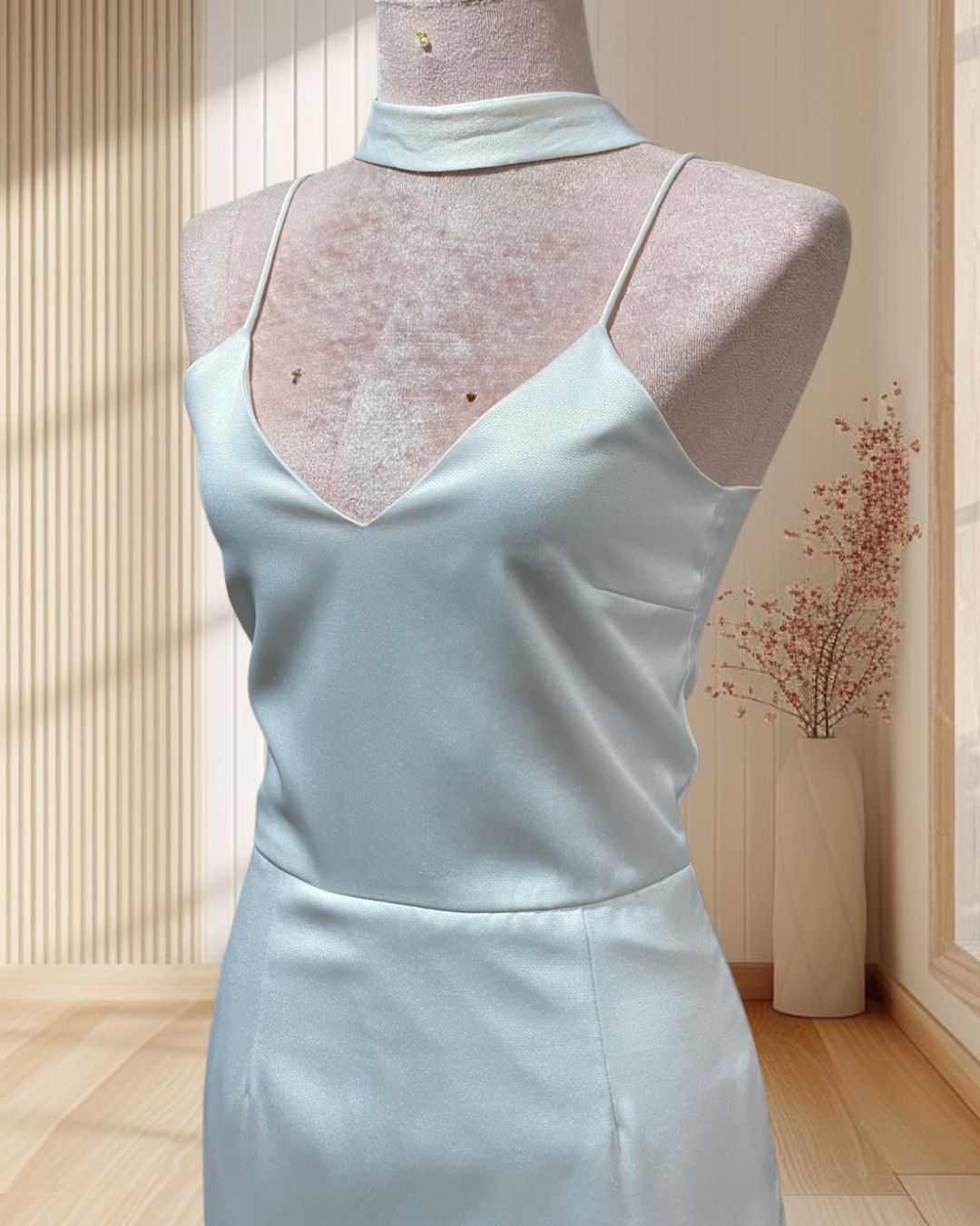 (PRE-LOVED) ราตรีสั้นสีขาว สายเดี่ยว พร้อมผ้าพันคอ ไซส์ S