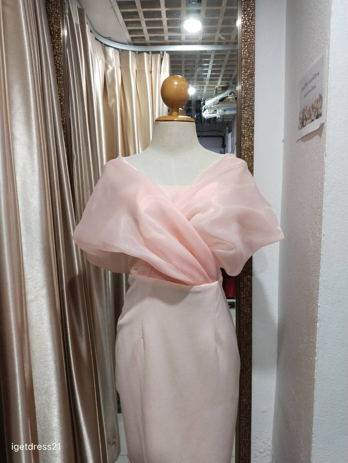 (PRE-LOVED) ราตรีสั้นสีโอรสผ้าฮานาโกะแต่งคลุมไหล่ด้วยผ้าออแกนดี้ 2XL