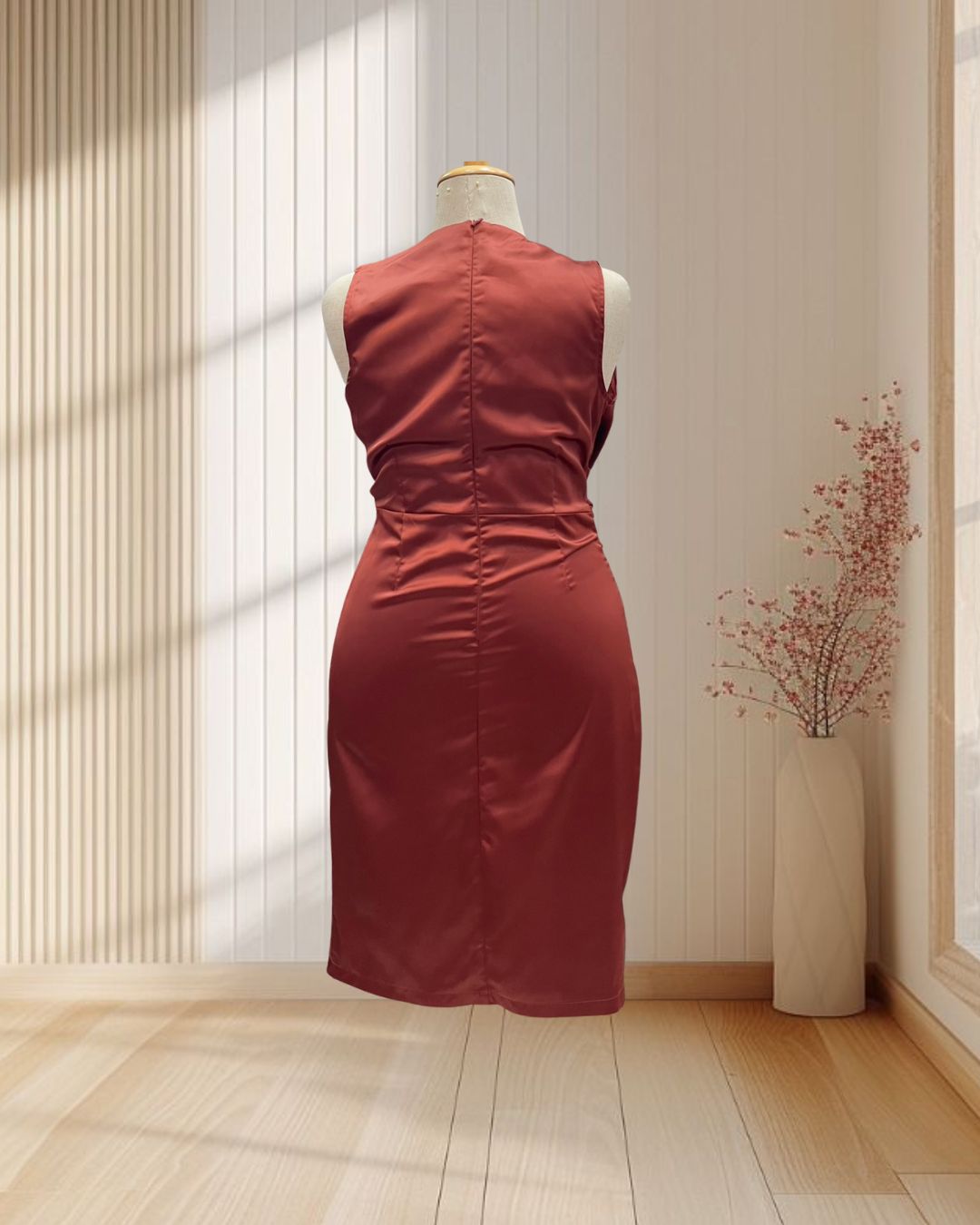 (PRE-LOVED) ราตรีสั้นสีน้ำตาลอิฐ แขนกุด จับจีบหน้าอก ไซส์ 2XL