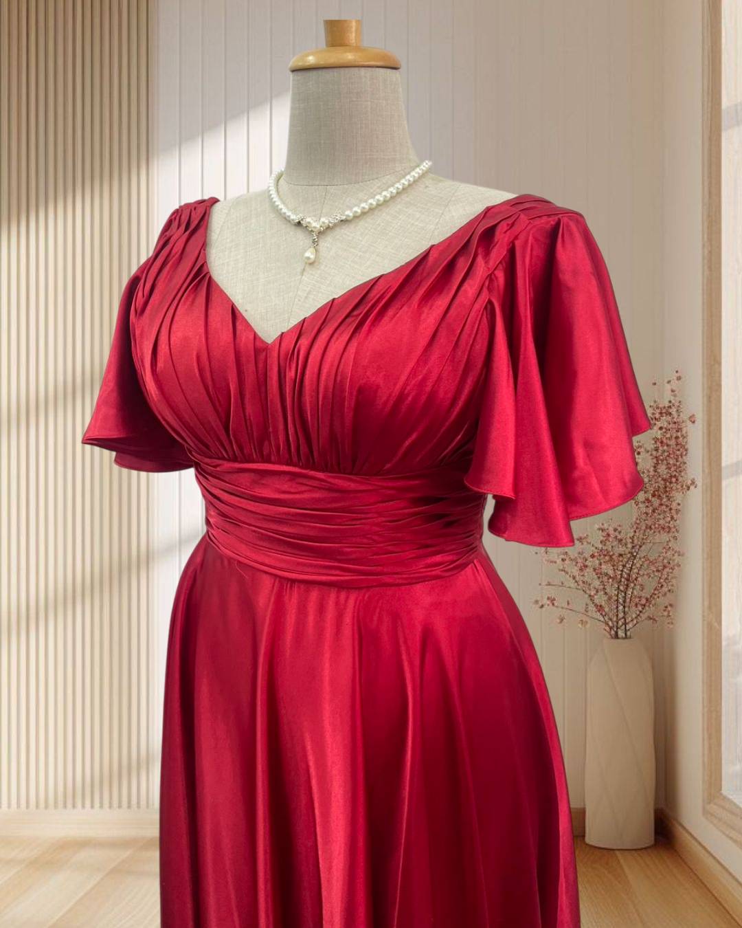 (PRE-LOVED) ราตรียาวผ้าซาติน อกจีบ มีแขน L