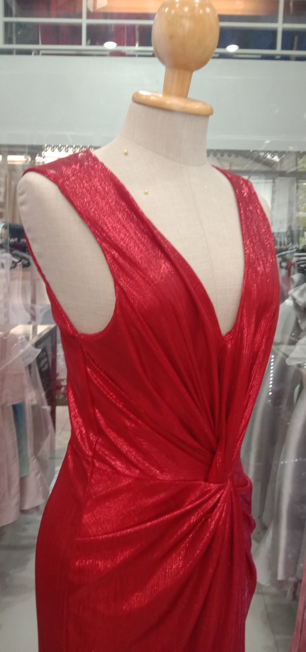 (PRE-LOVED) ยาวแขนกุดเอวขยุ้มสีแดง (L)