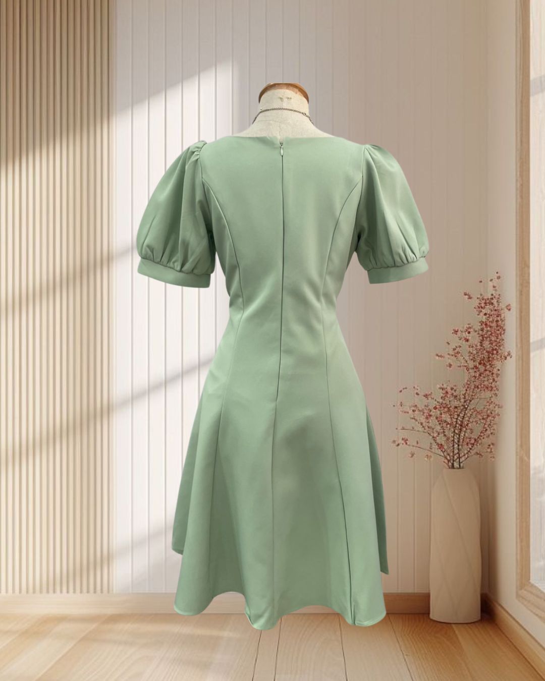 (PRE-LOVED) เดรสสั้นสีเขียวมะกอก แขนตุ๊กตา กระโปรงบาน ไซส์ M