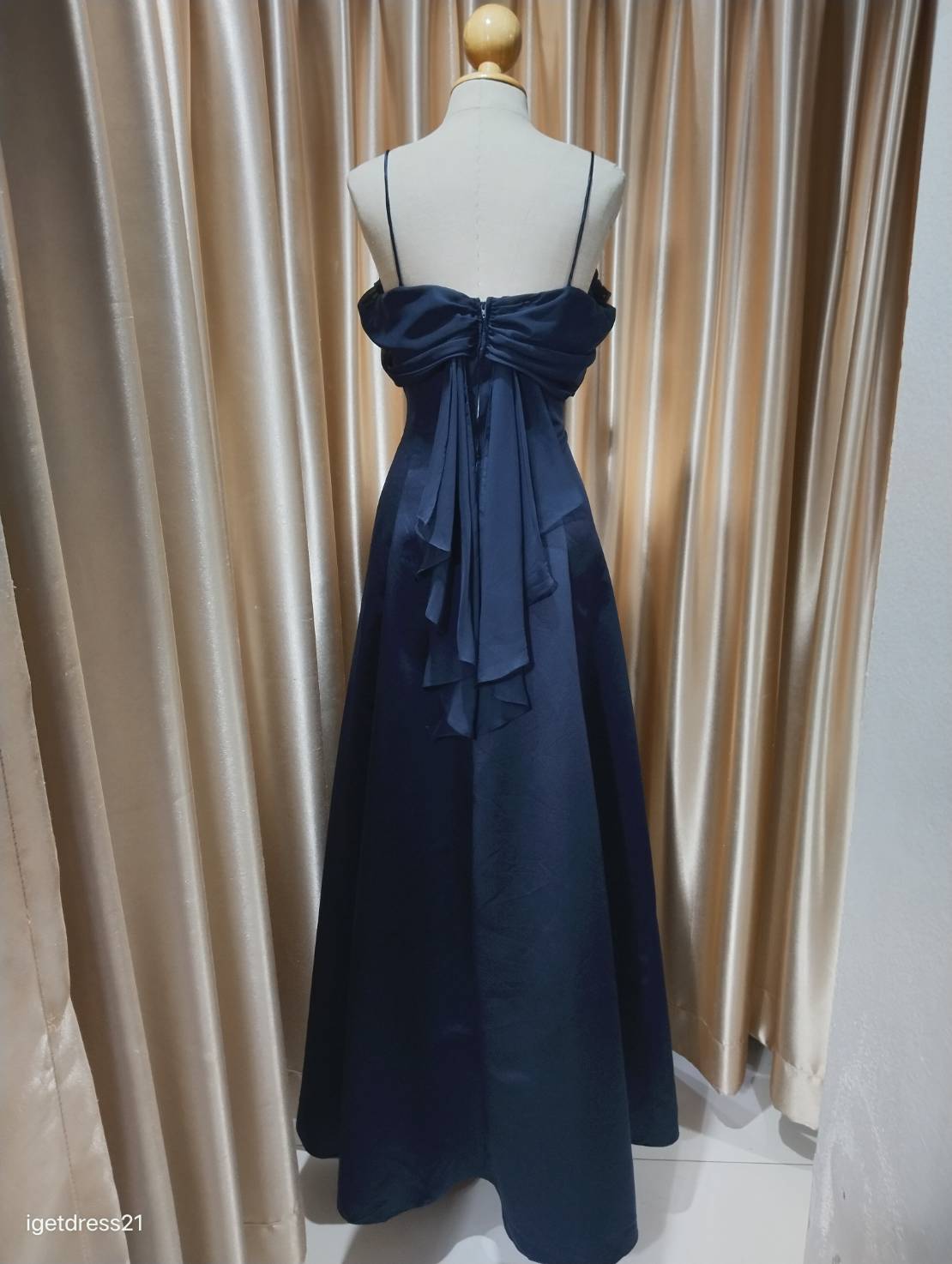 (PRE-LOVED) ชุดราตรียาวสายเดี่ยว สีกรม ไซส์ XL