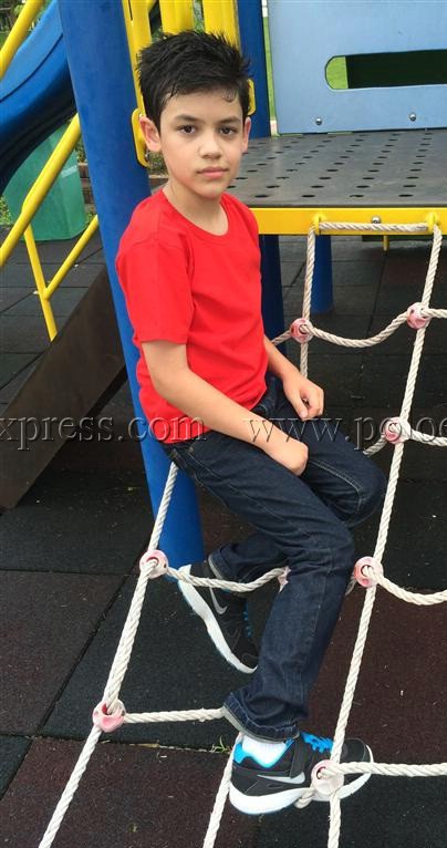 เสื้อยืดเด็ก สีแดง คอกลม แขนสั้น Size M