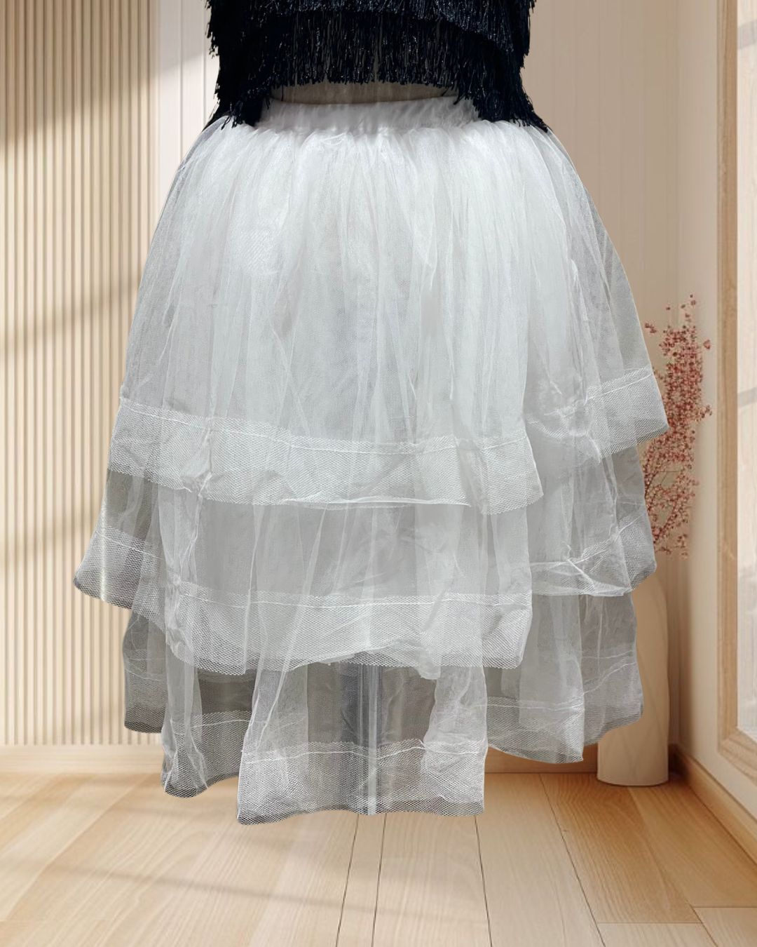 (PRE-LOVED) กระโปรงสั้นสีขาว ขนมชั้นผ้ามุ้ง ไซส์ XS (เฉพาะกระโปรง)