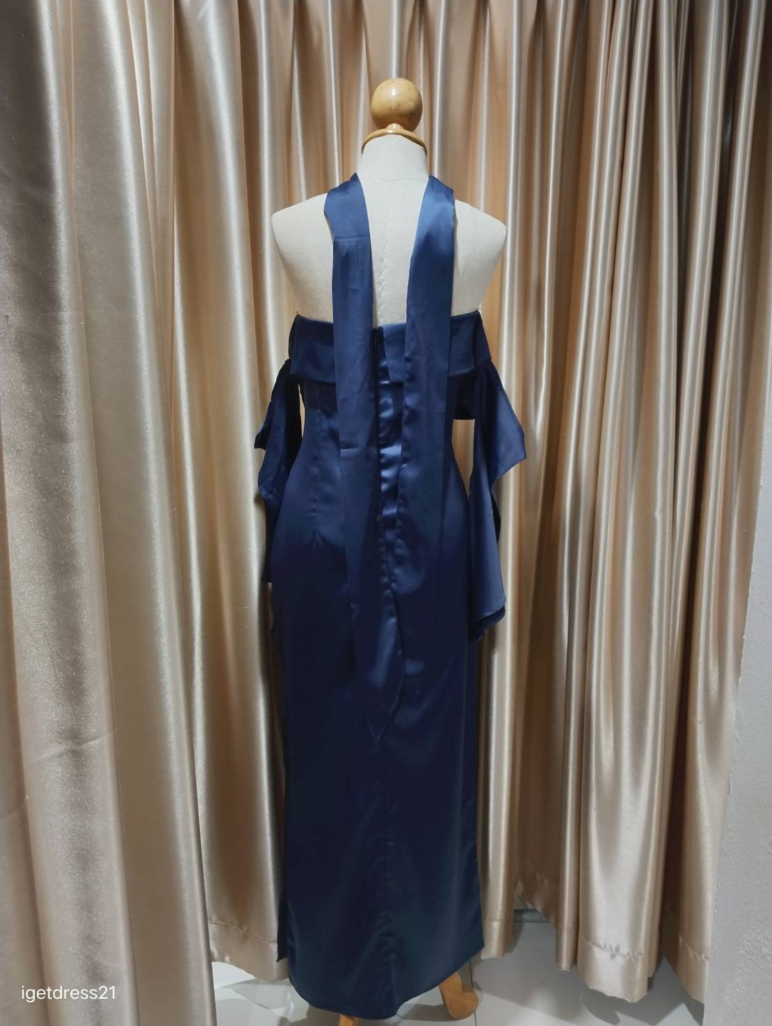 (PRE-LOVED) ชุดราตรียาวสีกรมปาดไหล่+ผ้าพันคอ XL