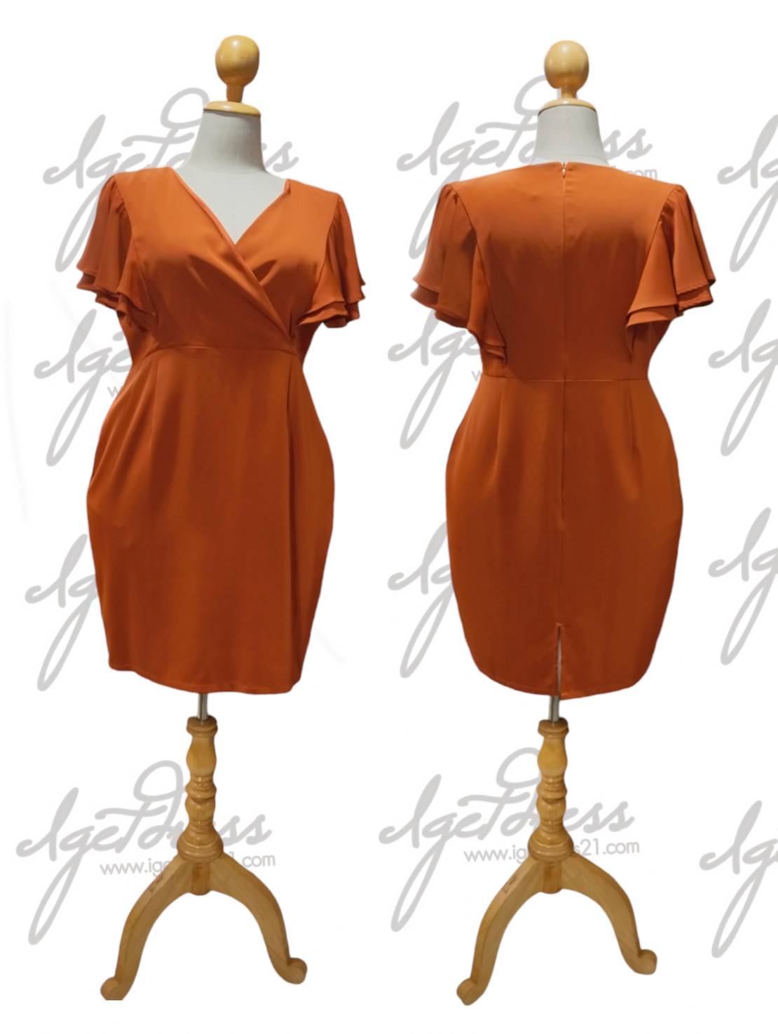 (PRE-LOVED) เดรสสีส้มคอวีอกไขว้ จับจีบแขนระบายพริ้วพรางต้นแขน ผ้าเครป (3XL)