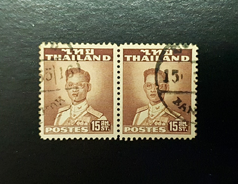 แสตมป์พระรูปรัชกาลที่ 9 ชุดไทยแลนด์ หน้าดวงราคา 15 สต. บล็อกสองสภาพใช้แล้ว