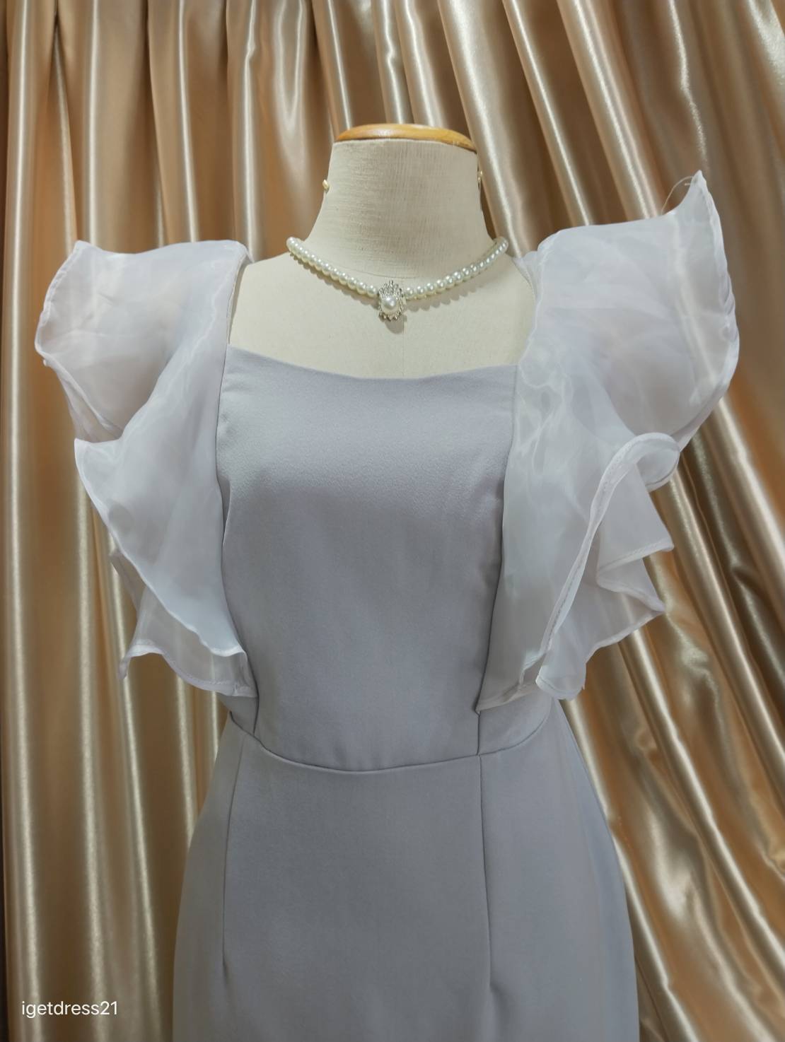 (PRE-LOVED) เดรสสั้นสีเทาคอกว้างระบายคอออแกนดี้2ชั้น ผ้าฮานาโกะ (XL) มือ2