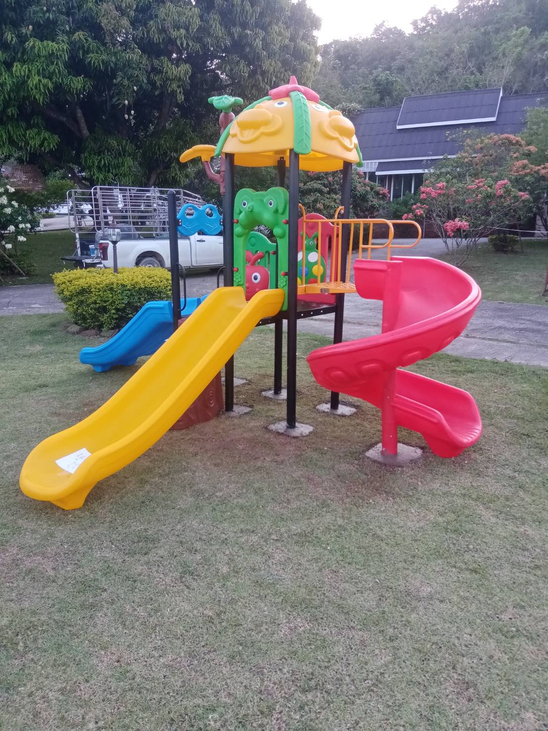 เครื่องเล่นสนาม ชุด ตัวตลกสามสไลด์เครื่องเล่นเสริมพัฒนาการ