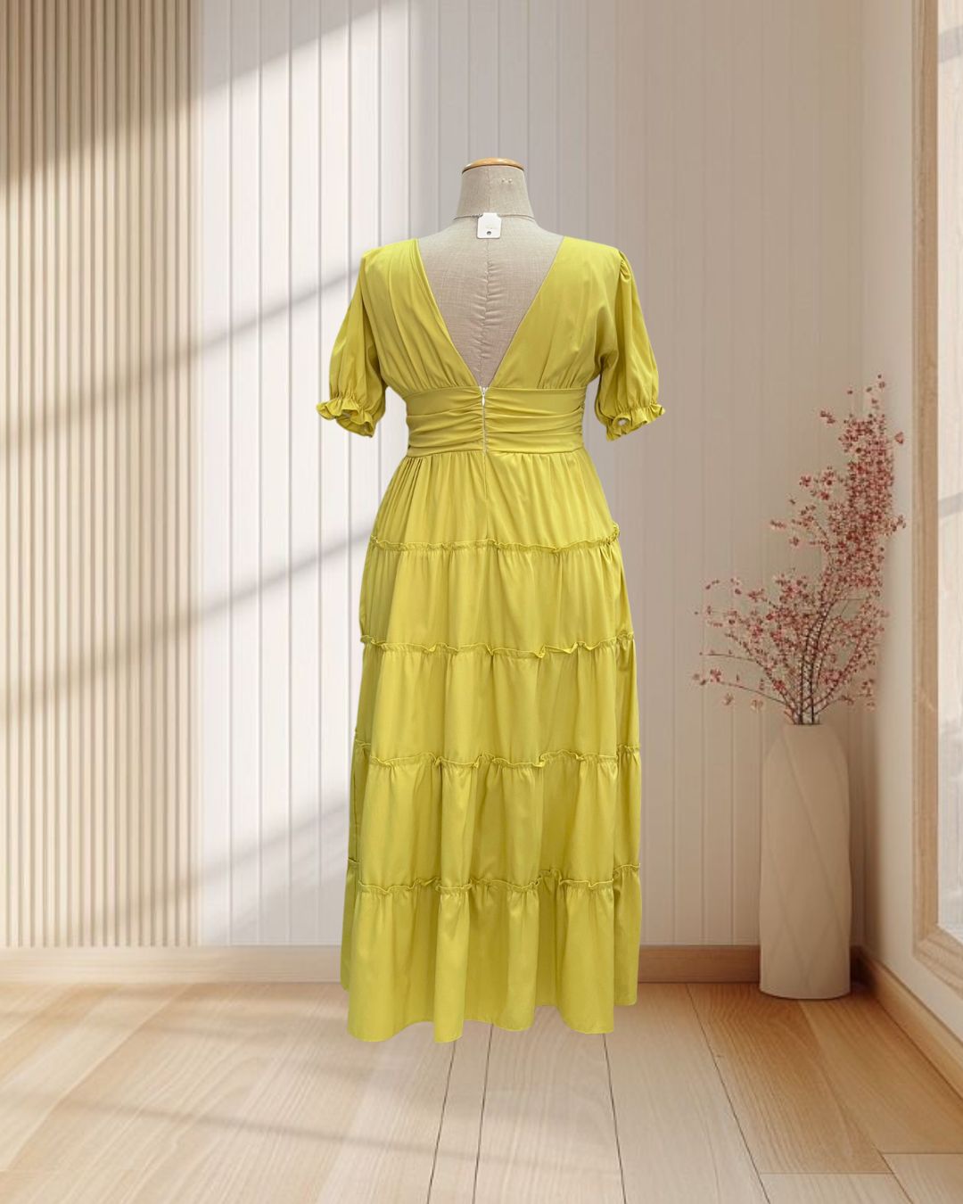 (PRE-LOVED) เดรสยาวสีเหลือง แขนตุ๊กตา คอวีแหวกลึก กระโปรงพอง ไซส์ 2XL