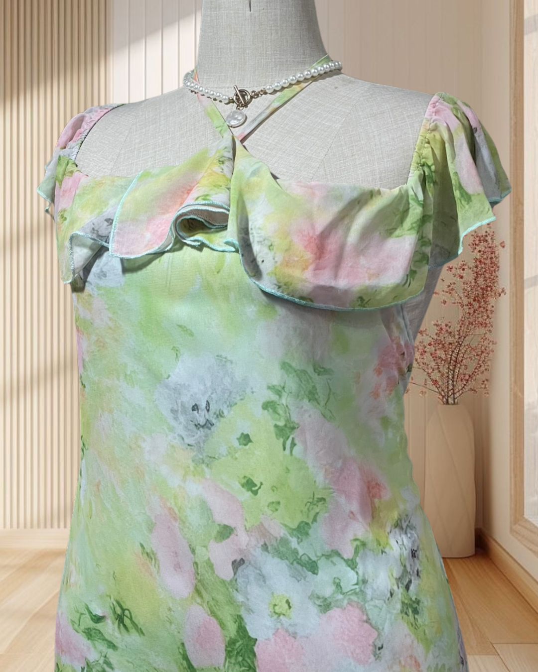 (PRE-LOVED) เดรสยาวสีเขียวลายดอกไม้ สม็คหลัง แต่งกระโปรงระบาย ไซส์ 2XL