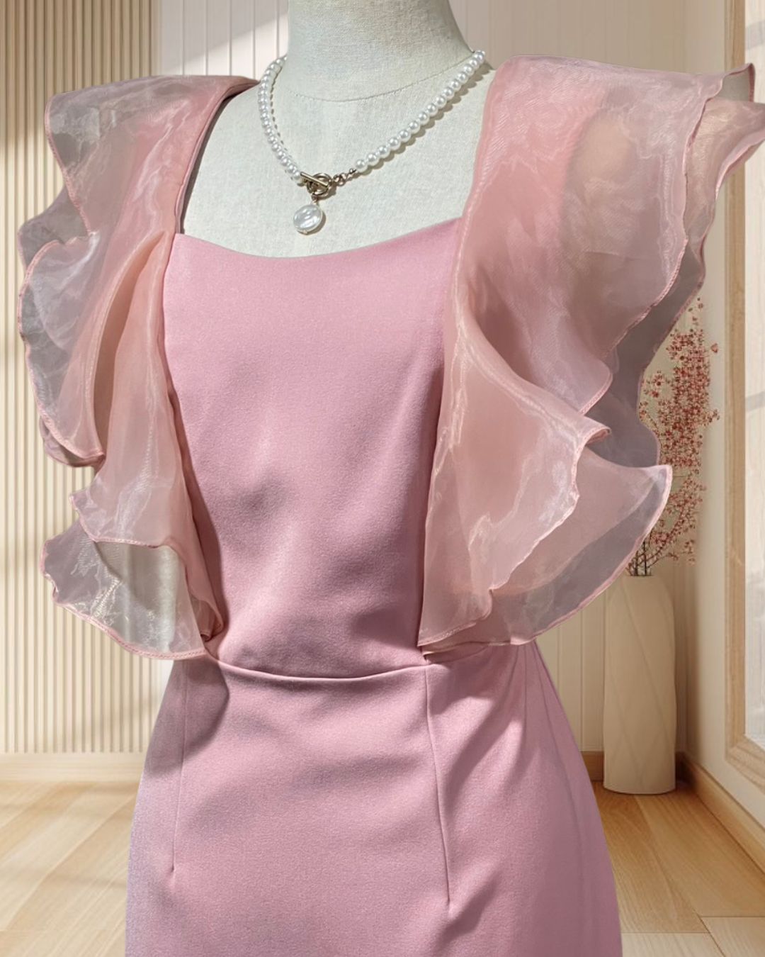 (PRE-LOVED) ชุดราตรีสั้นสีชมพู อกระบายผ้าแก้ว ไซส์ L