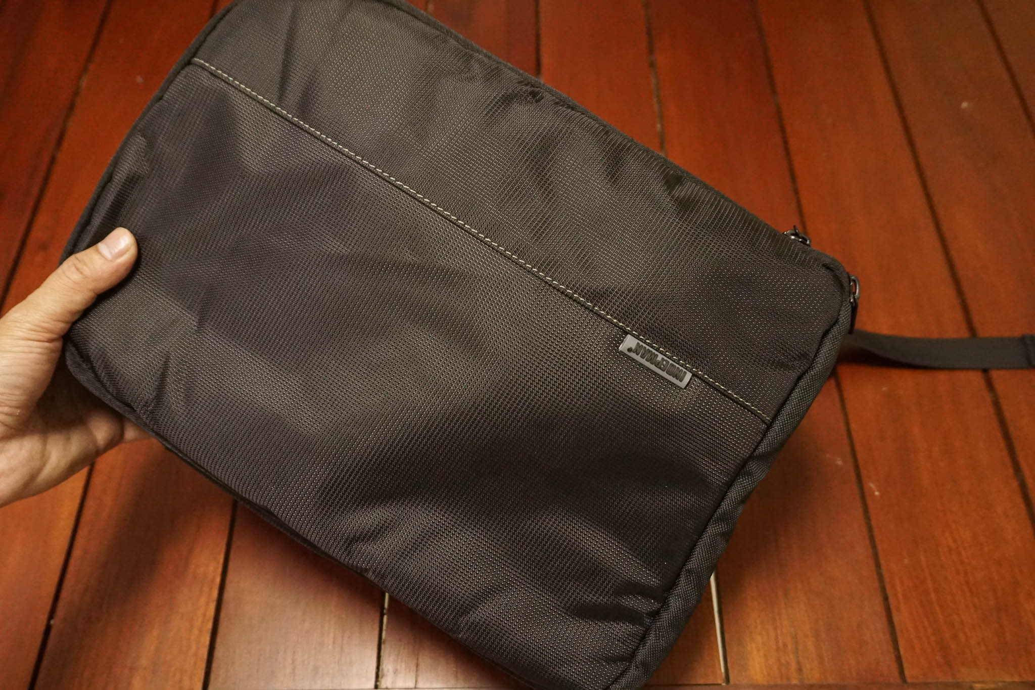 กระเป๋ากล้องยี่ห้อ IDM รุ่น DL-B202 สำหรับใส่กล้องและเลนส์