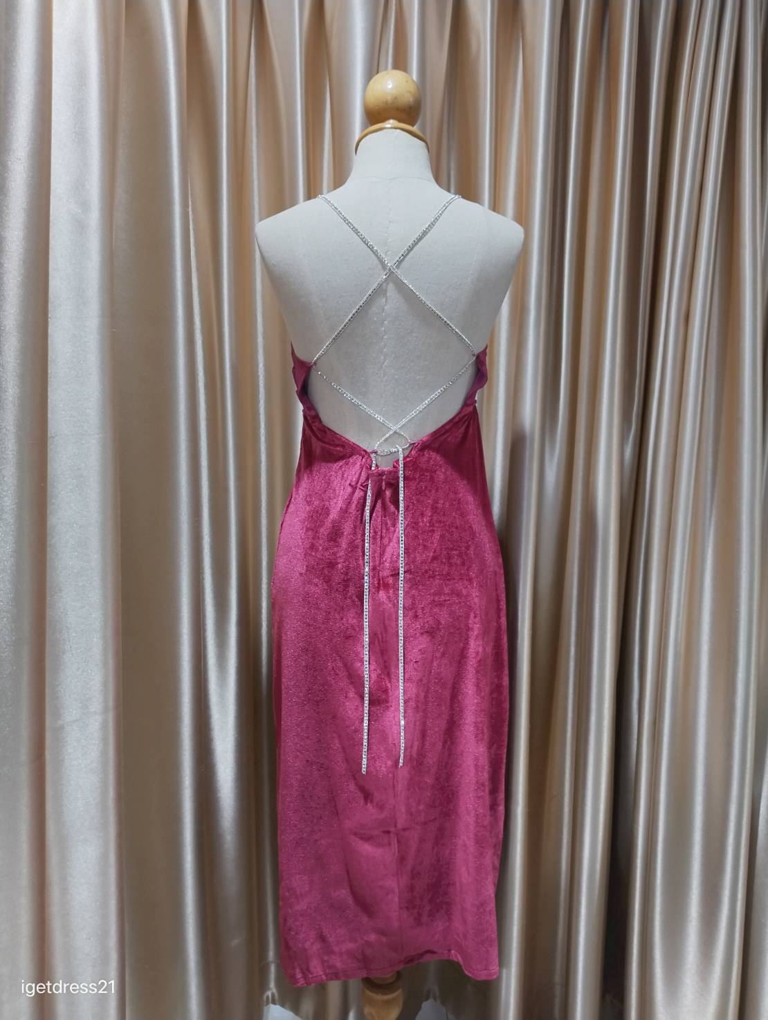 ชุดเดรสสั้นสายเพชรสีบานเย็น L