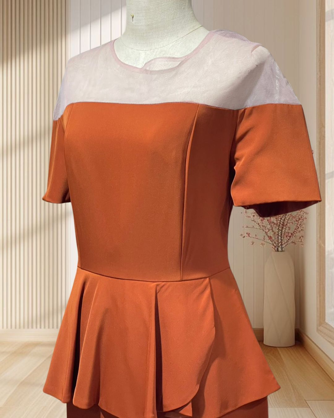 (PRE-LOVED) ราตรีสั้นสีน้ำตาลอิฐมีแขน (L)